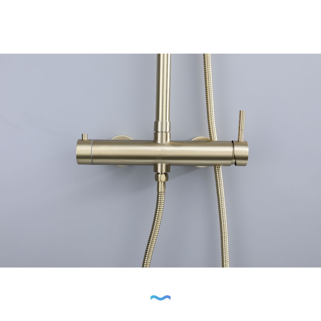 Colonne de douche en or brossé : Robinet de douche moderne en laiton avec pomme de douche à main et contrôle de température réglable.