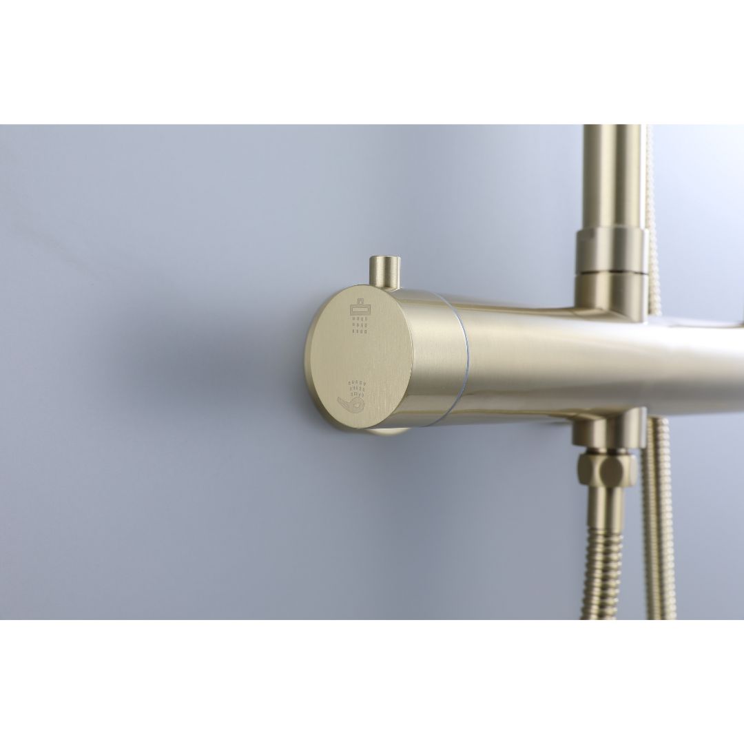 Colonne de douche or brossé : Design moderne et minimaliste. Dotée d'une vanne thermostatique et d'un pommeau de douche.