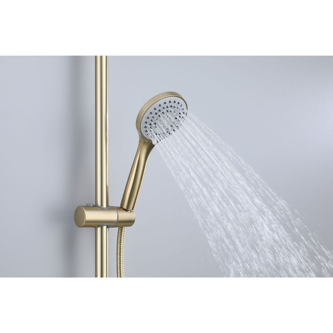 Colonne de douche en or brossé avec pommeau de douche à main, offrant une expérience de douche luxueuse.