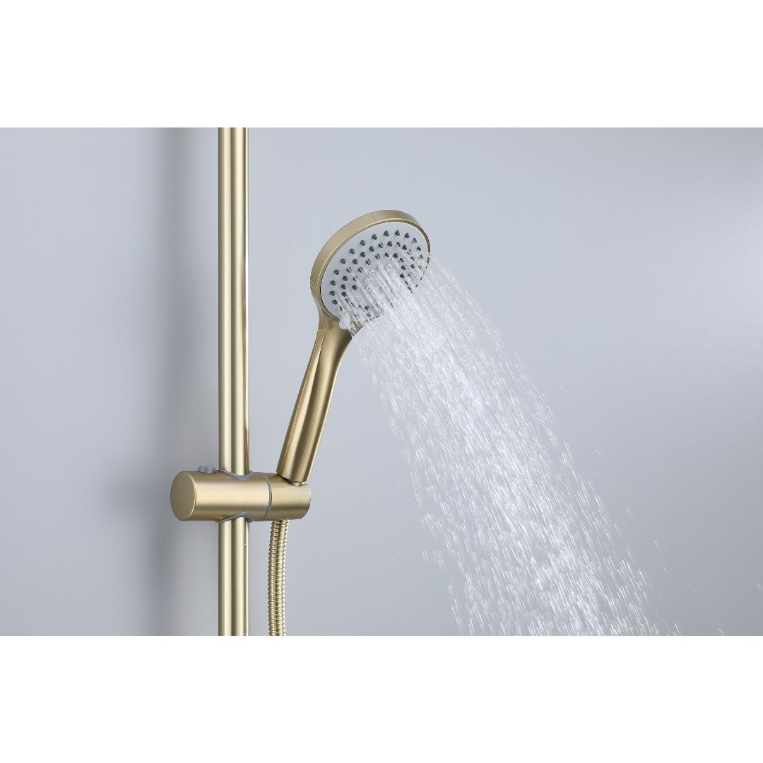 Colonne de douche en or brossé avec pommeau de douche à main, offrant une expérience de douche luxueuse.