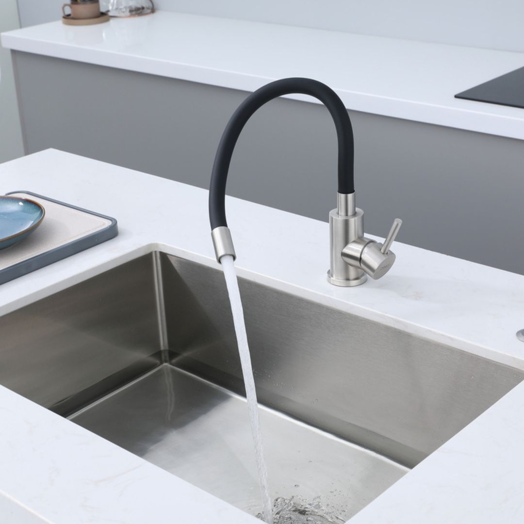 Robinet de cuisine chromé/noir avec bec col de cygne flexible