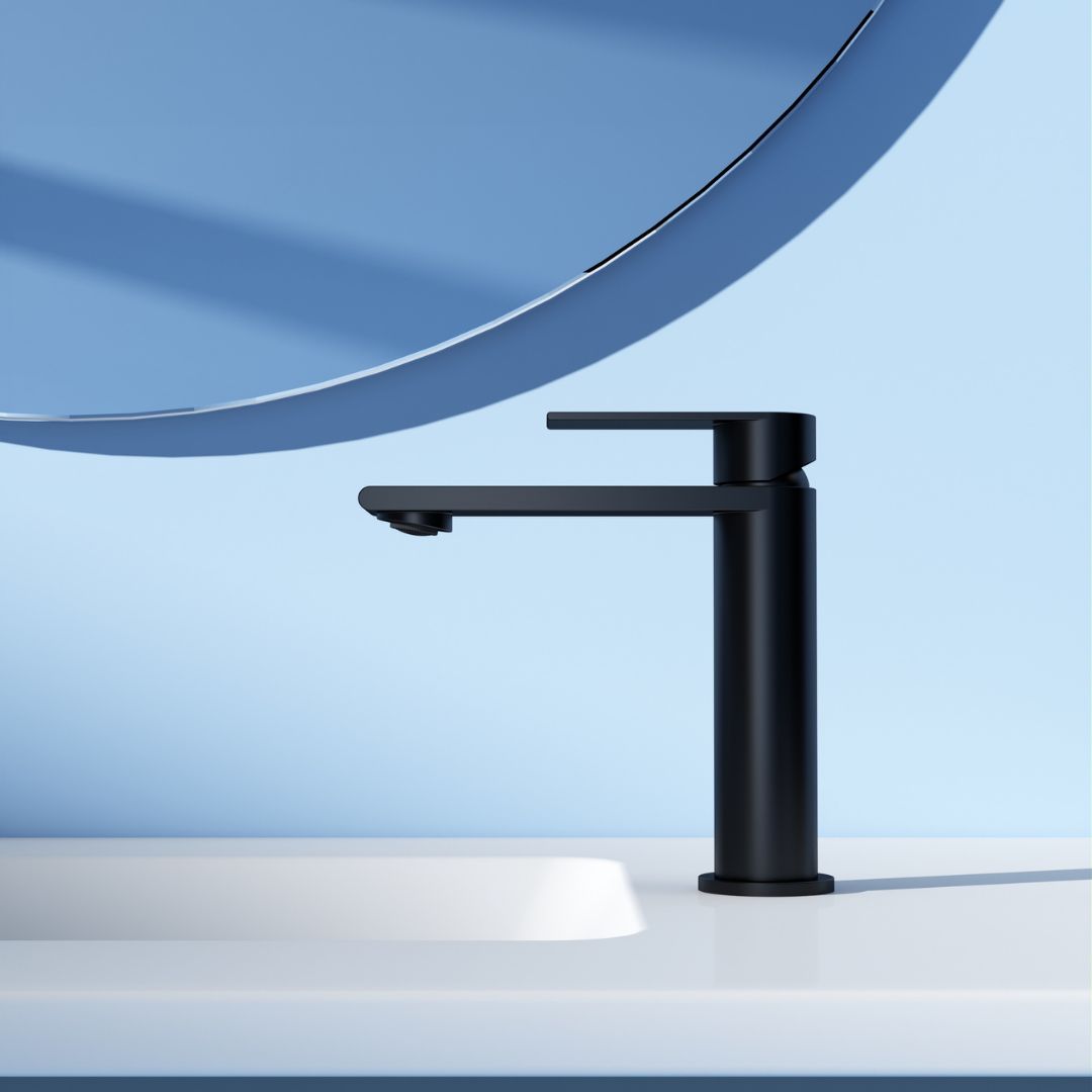 Robinet noir mat moderne, design minimaliste, parfait pour une salle de bain contemporaine