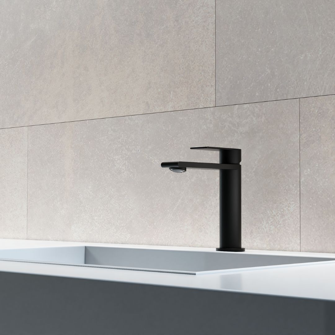 Robinet noir mat moderne : robinet de lavabo de salle de bain au design élégant et contemporain.