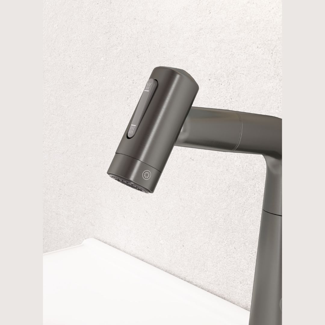 Robinet multifonction salle de bain gris métallisé : Robinet de salle de bain gris métallisé moderne avec un design élégant et des commandes faciles à utiliser.