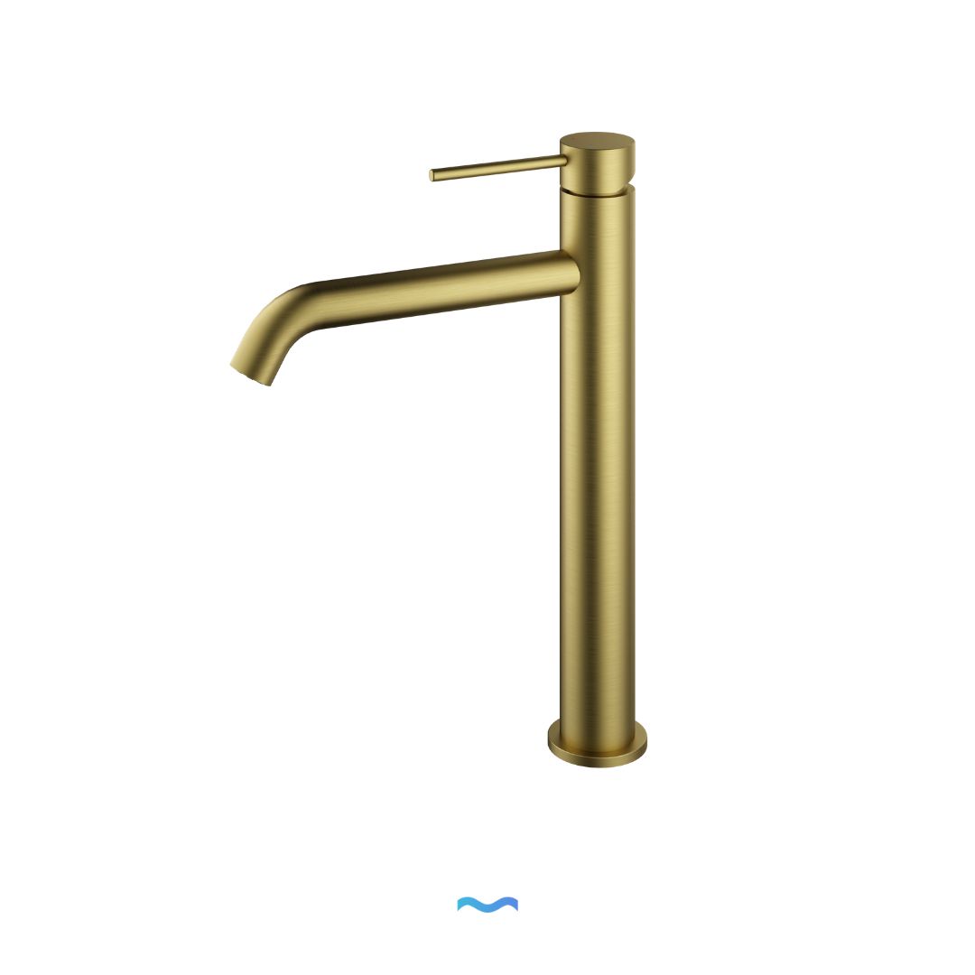 Robinet de salle de bain doré : Robinet de lavabo de salle de bain haut et élégant de couleur dorée avec un bec à arc élevé.