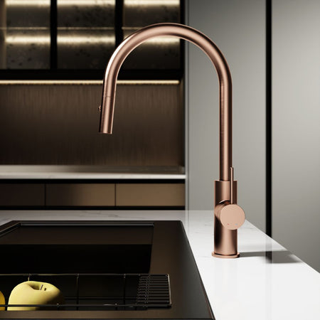 Robinet de cuisine en cuivre : Design moderne en forme d'arc avec poignée à levier unique. Finition élégante en cuivre brossé.