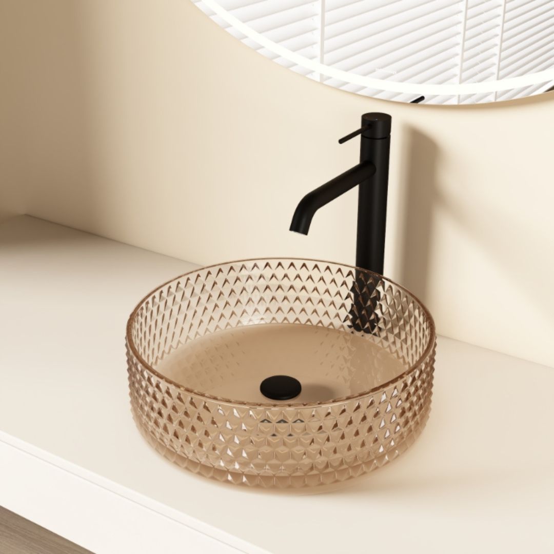 Robinet noir mat moderne et lavabo en verre ambré