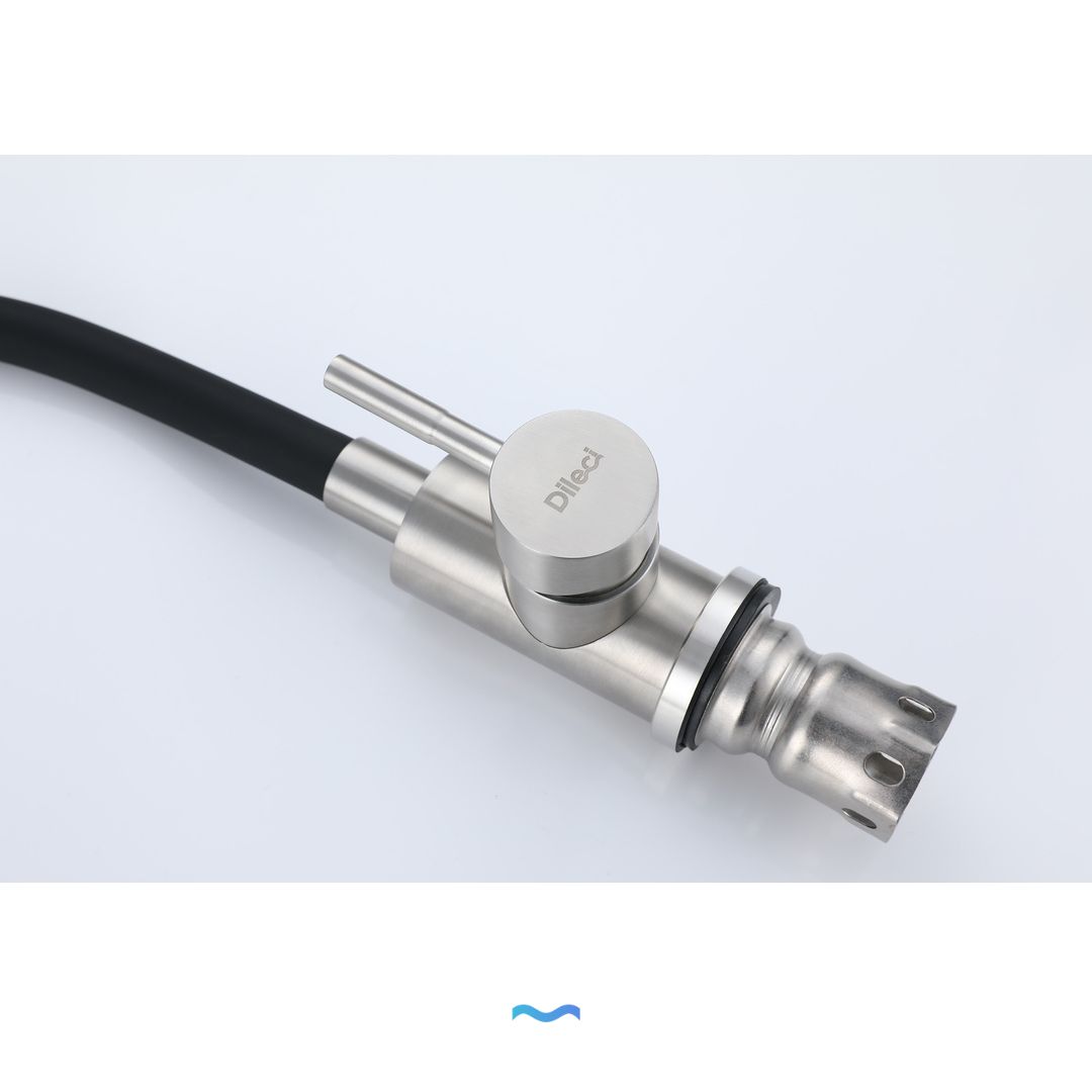 Robinet de cuisine Dillec avec tuyau flexible noir et finition en acier inoxydable brossé