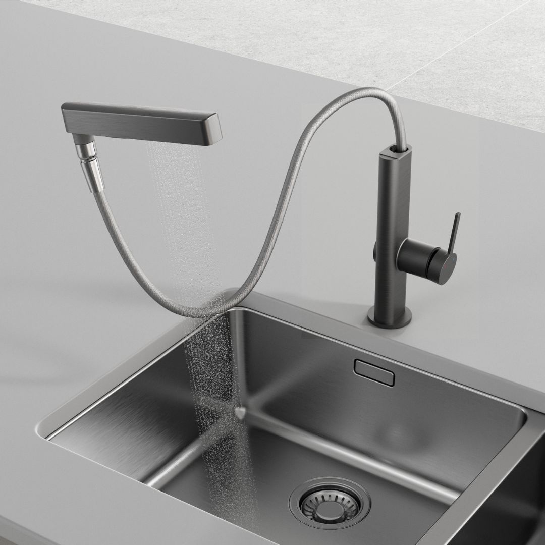 Robinet moderne multifonction gris métalisé: Évier en acier inoxydable avec mitigeur moderne gris métalisé, bec flexible et douchette.