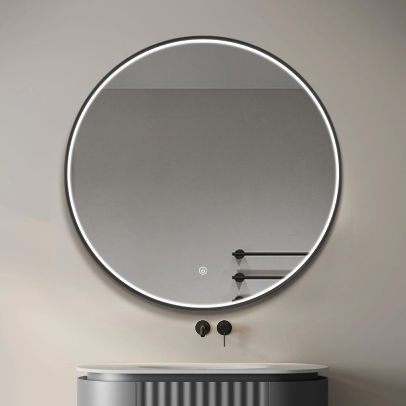 Miroir rond LED avec cadre aluminium noir ⌀70cm : Miroir LED rond de 70cm de diamètre avec un cadre en aluminium noir, parfait pour les salles de bain ou les dressings.