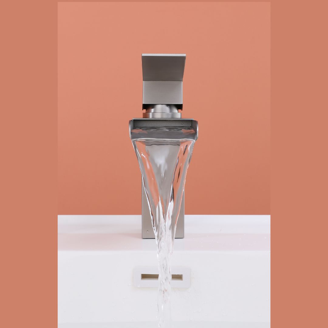 Robinet cascade pour salle de bain: Modern brushed nickel waterfall bathroom faucet