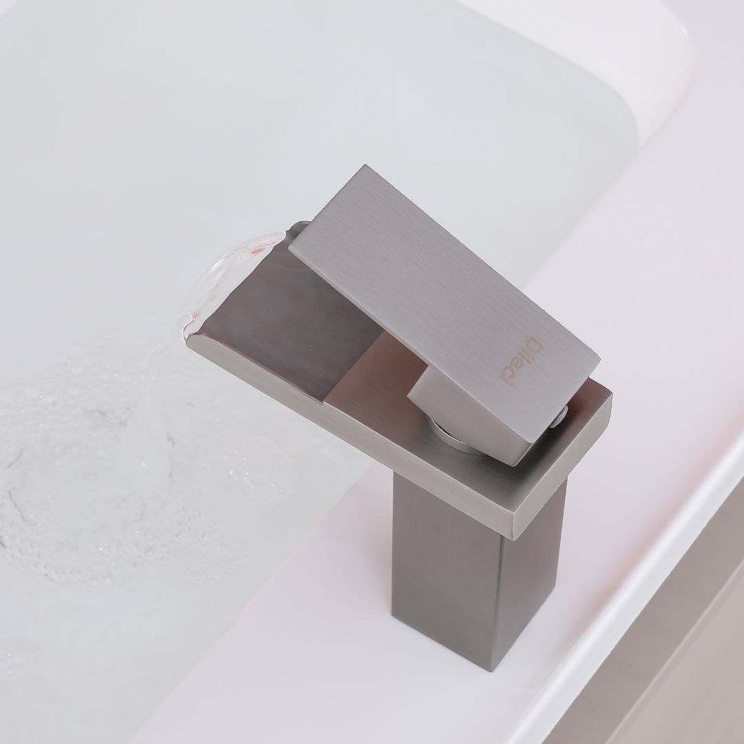 Brushed nickel waterfall bathroom faucet, modern design, Robinet cascade pour salle de bain