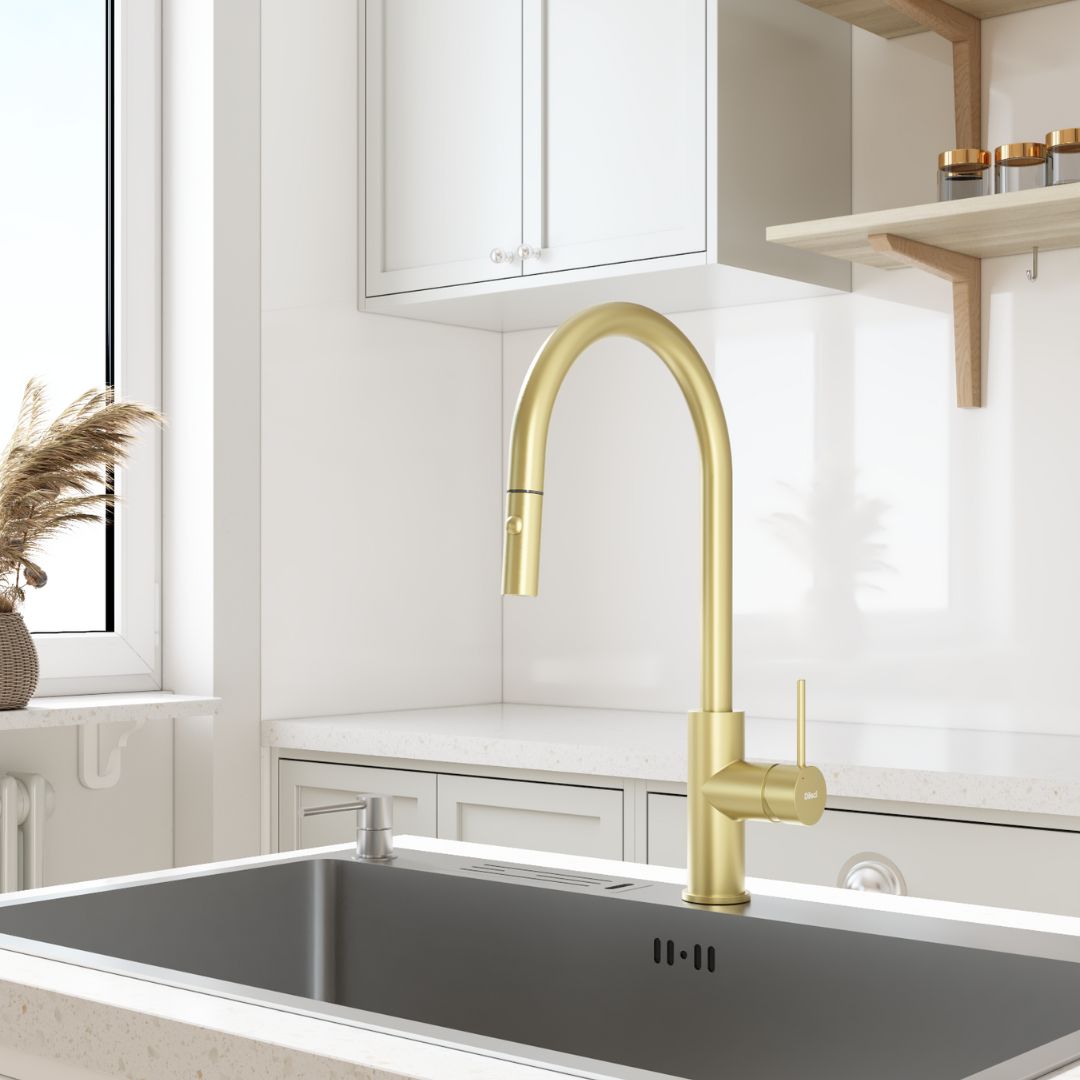 Robinet de cuisine doré avec douchette extractible, design moderne