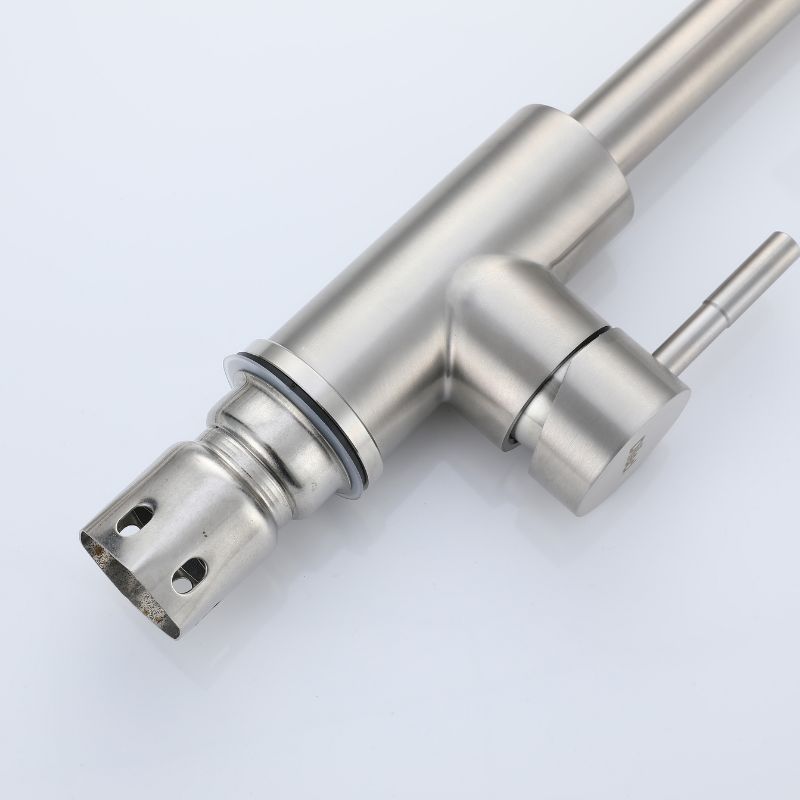 Robinet de cuisine en nickel brossé : base de robinet d'évier au design moderne avec composants d'installation et poignée. Style intemporel.