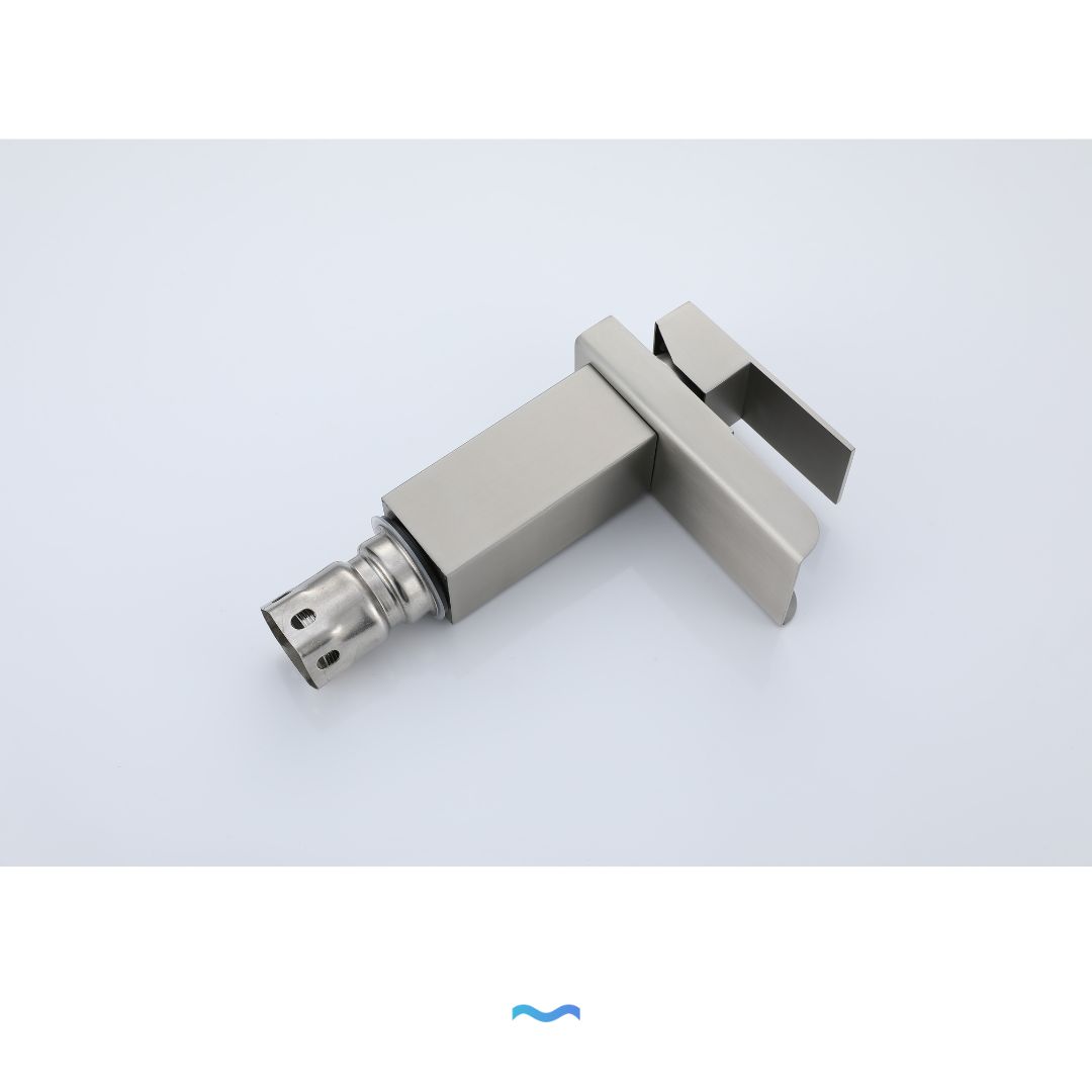 Robinet de salle de bain en nickel brossé, design en cascade, style moderne