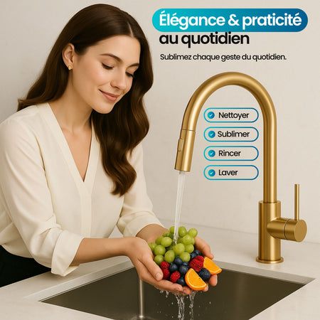 Robinet de cuisine doré avec douchette extractible, idéal pour un nettoyage et un rinçage faciles. Design élégant pour un usage quotidien.