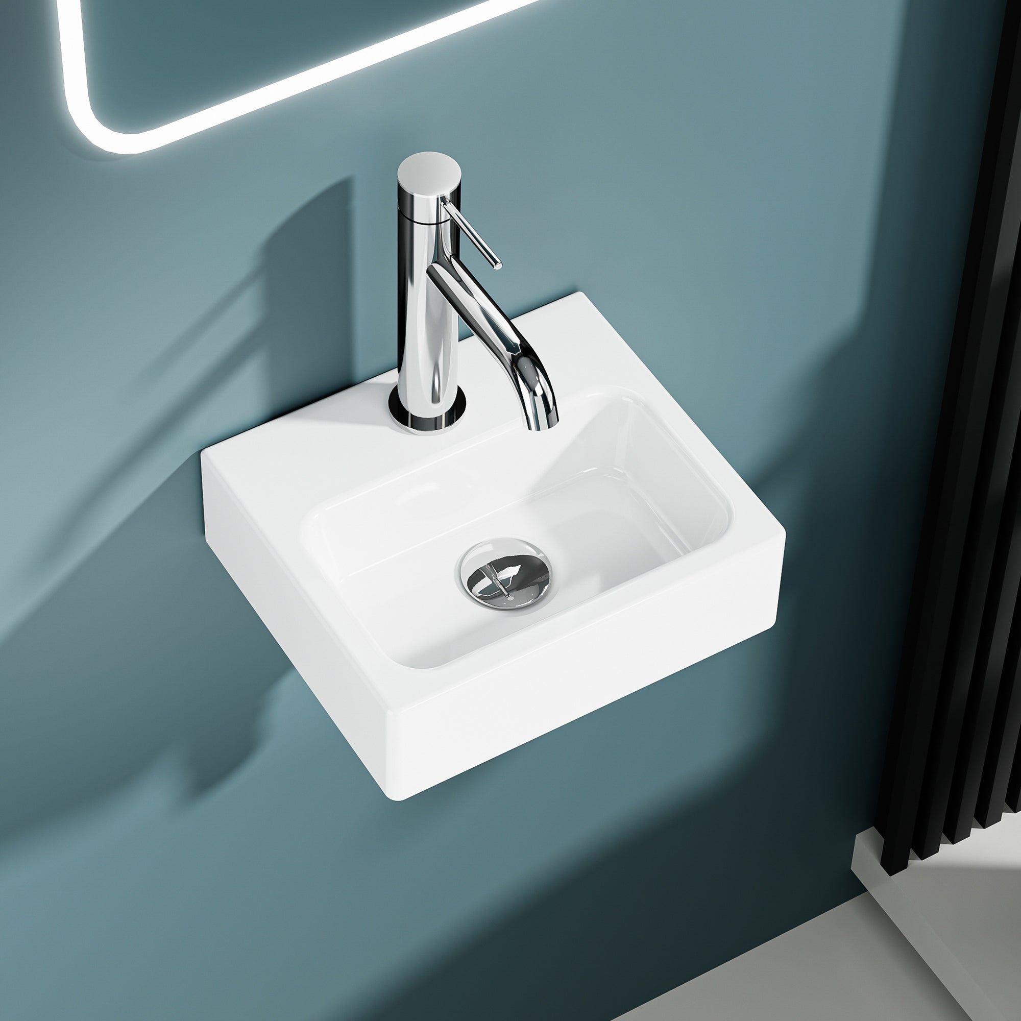 Vestino murale rectangulaire blanc avec robinet en chrome sur mur bleu foncé