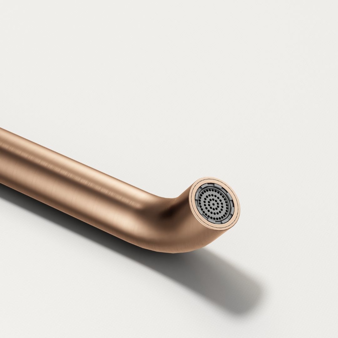 Robinet thermostatique en cuivre à bec encastré. Design moderne et minimaliste.