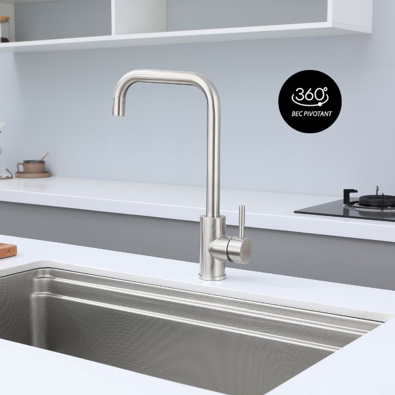 Robinet de cuisine en nickel brossé, design intemporel, bec pivotant à 360°. Robinet de cuisine au design intemporel.