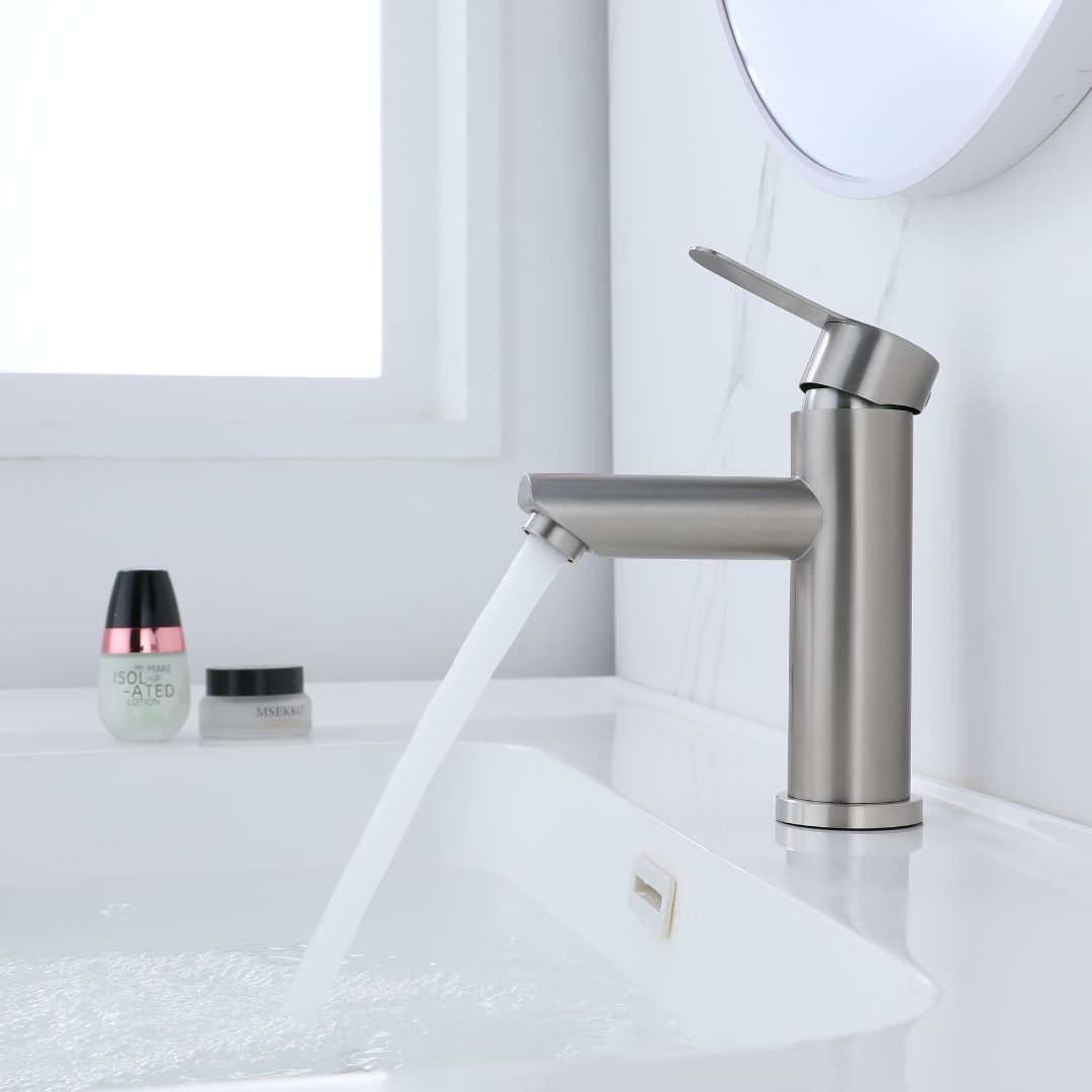 Robinet de lavabo de salle de bain compact en nickel brossé, design moderne, poignée à levier unique