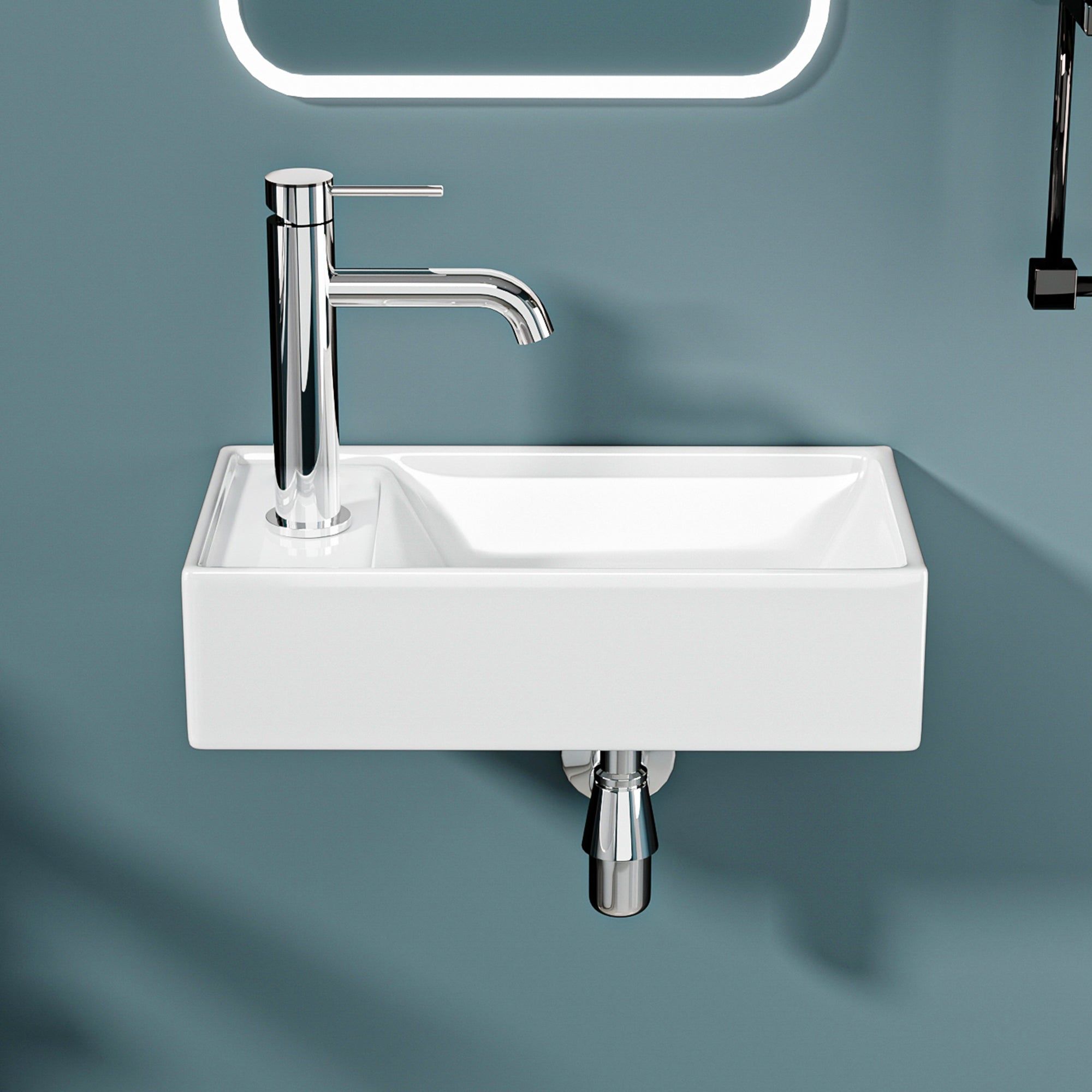 Lavabo rectangulaire mural avec robinet chromé