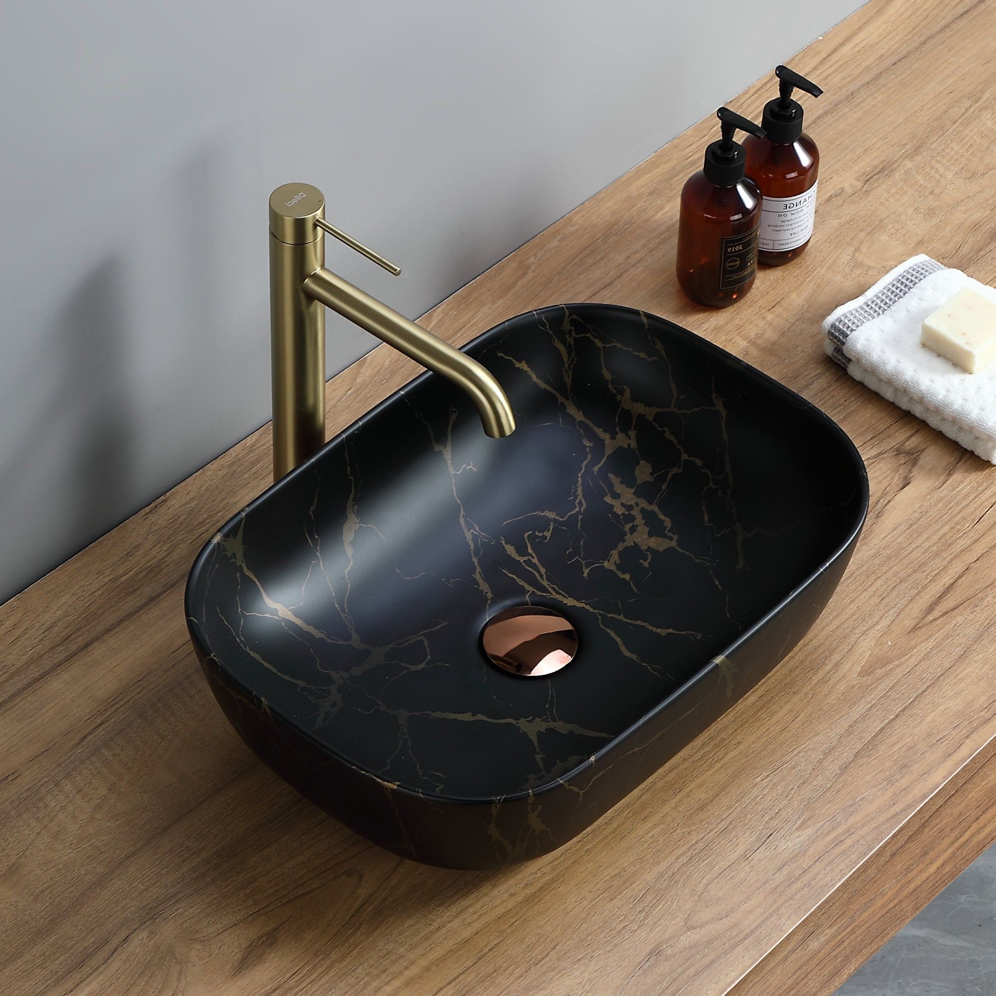 Vasque rectangulaire noir effet volcan (46 × 32 cm): Black rectangular ceramic sink with gold marble effect, modern bathroom design.