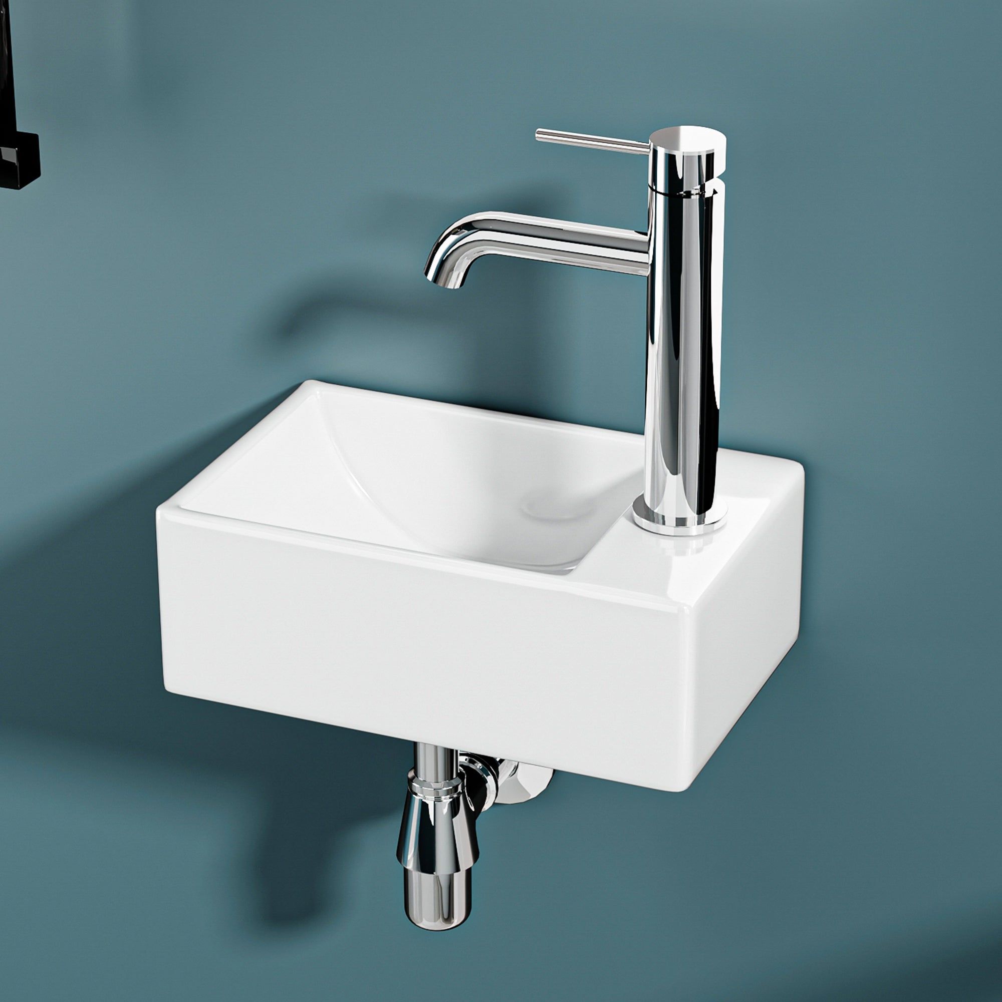 Mini lavabo mural : Lavabo compact en céramique blanche avec robinet chromé, idéal pour les petits espaces.