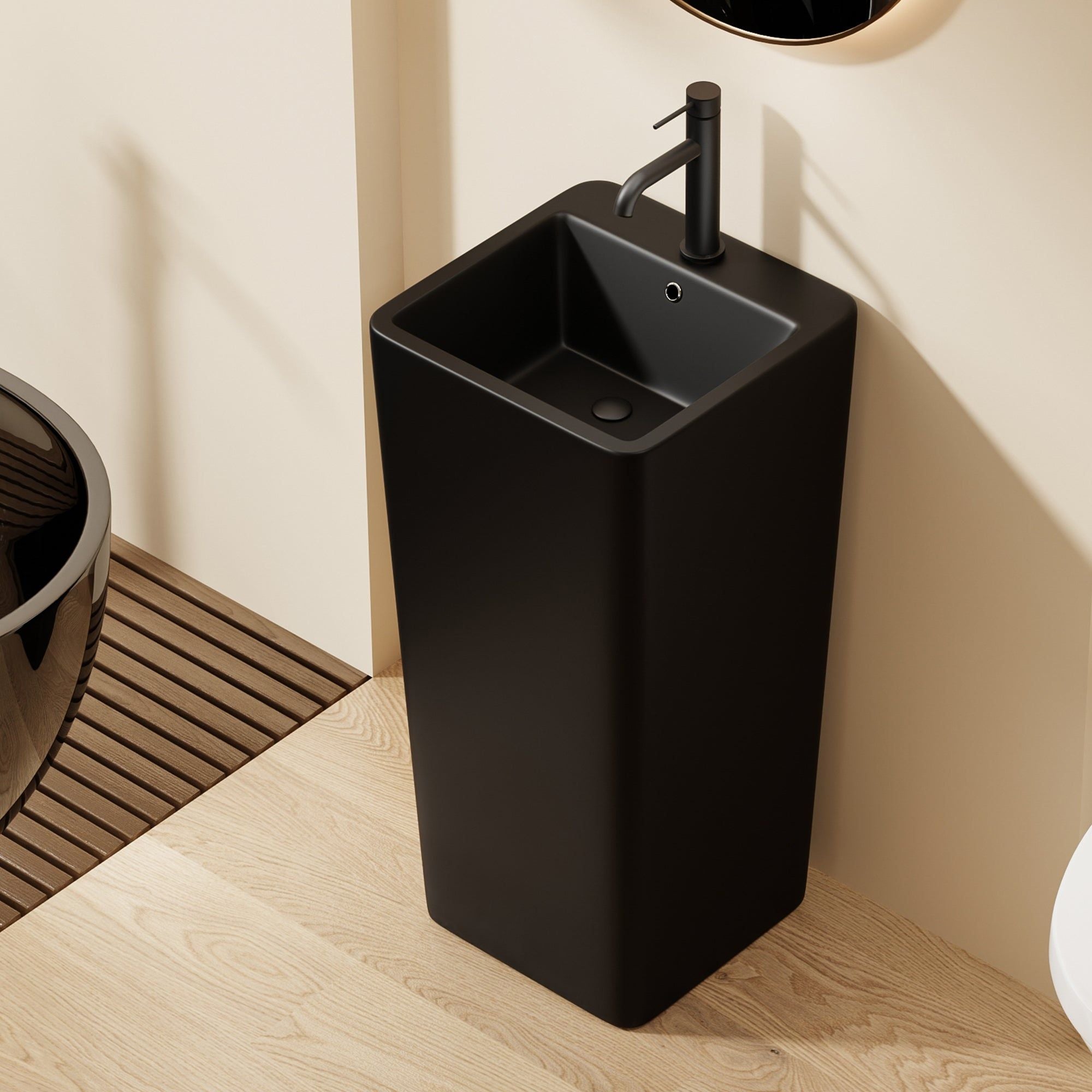 Lavabo Totem noir Carré arrondi : Lavabo de salle de bain sur pied noir avec vasque carrée arrondie et robinetterie moderne.