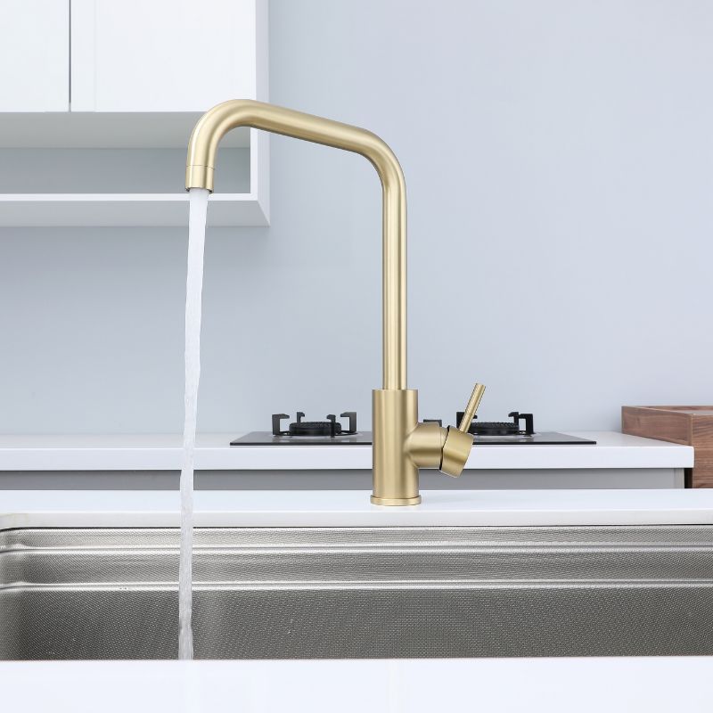 Robinet de cuisine doré, design intemporel et style minimaliste moderne. Robinet de cuisine au design intemporel – Coloris Or