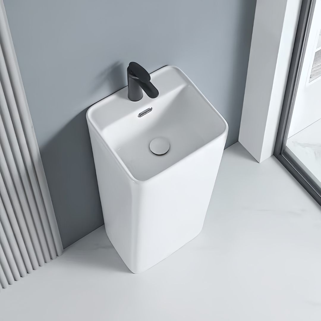 Lavabo Totem Blanc Carré : Lavabo sur colonne carré blanc moderne avec robinet noir