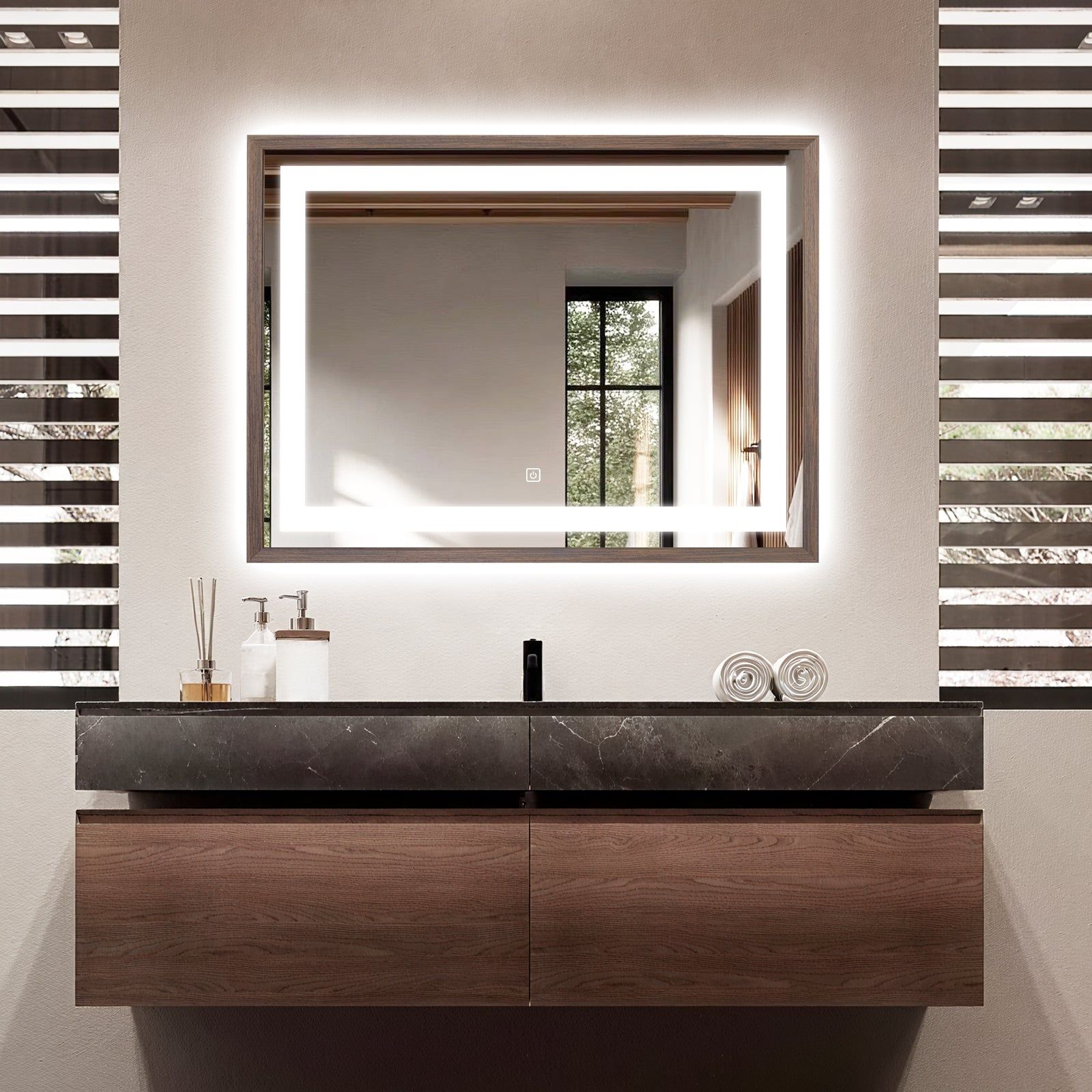 Miroir lumineux LED avec cadre bois Noyer foncé veinage naturel