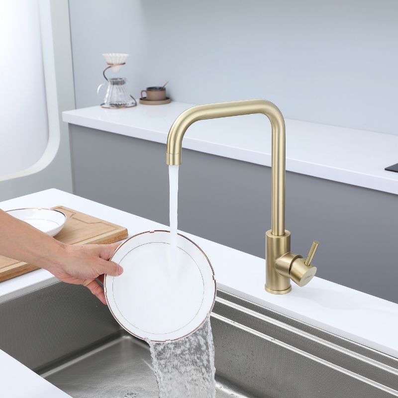 Robinet de cuisine design intemporel – Coloris Or : Robinet de cuisine doré, col haut, monocommande, design moderne