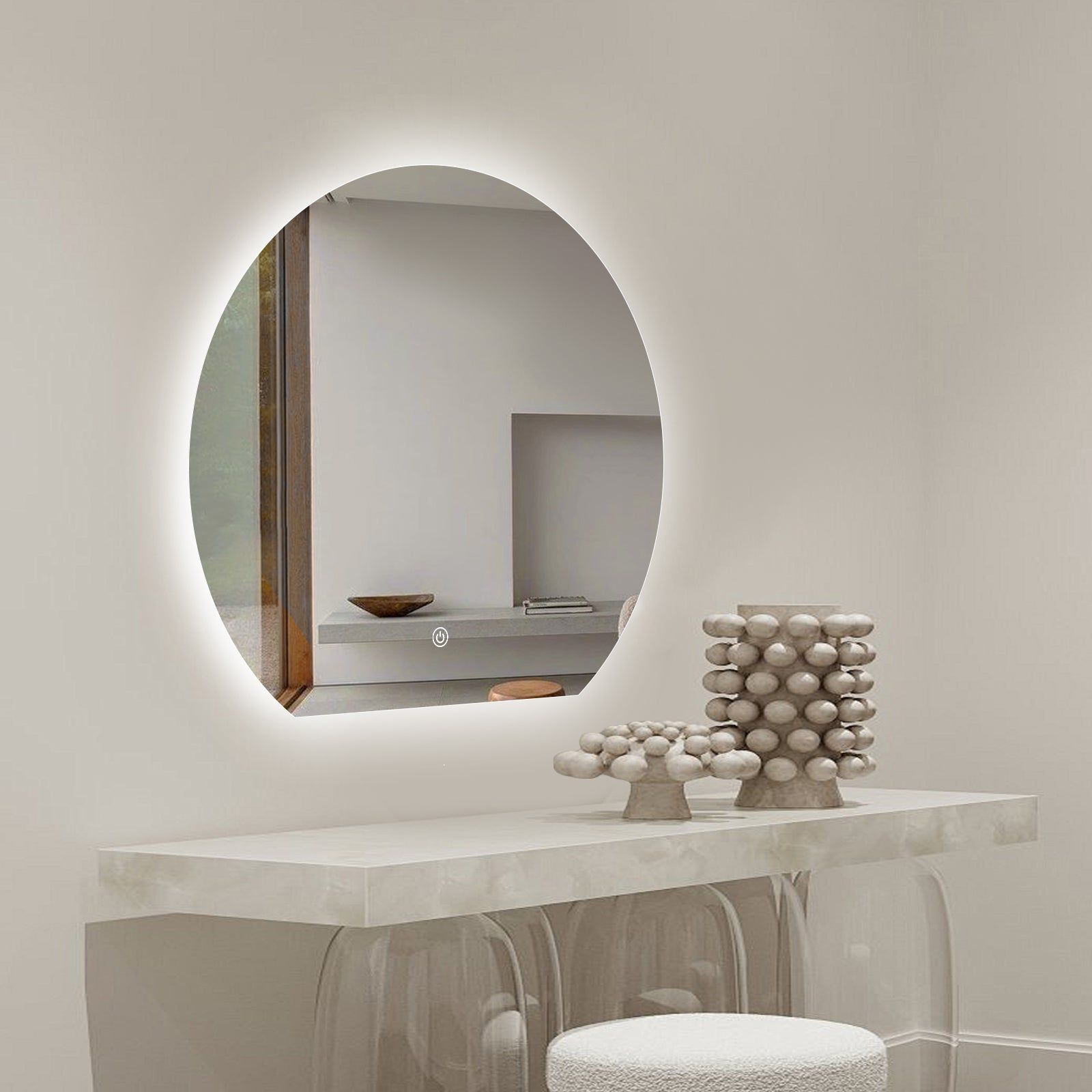 Miroir LED Design coupé 63x70 cm : Miroir de salle de bain rond éclairé à LED, 63x70cm, design moderne