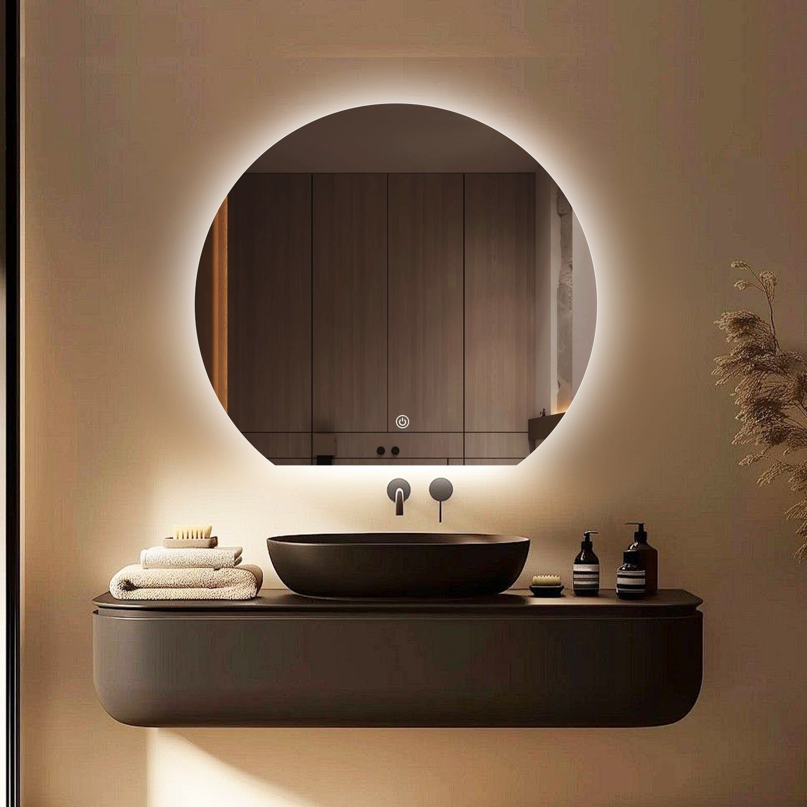Miroir LED Design coupé 63x70 cm : Miroir de salle de bain LED rond au design moderne, 63x70cm, périmètre éclairé.