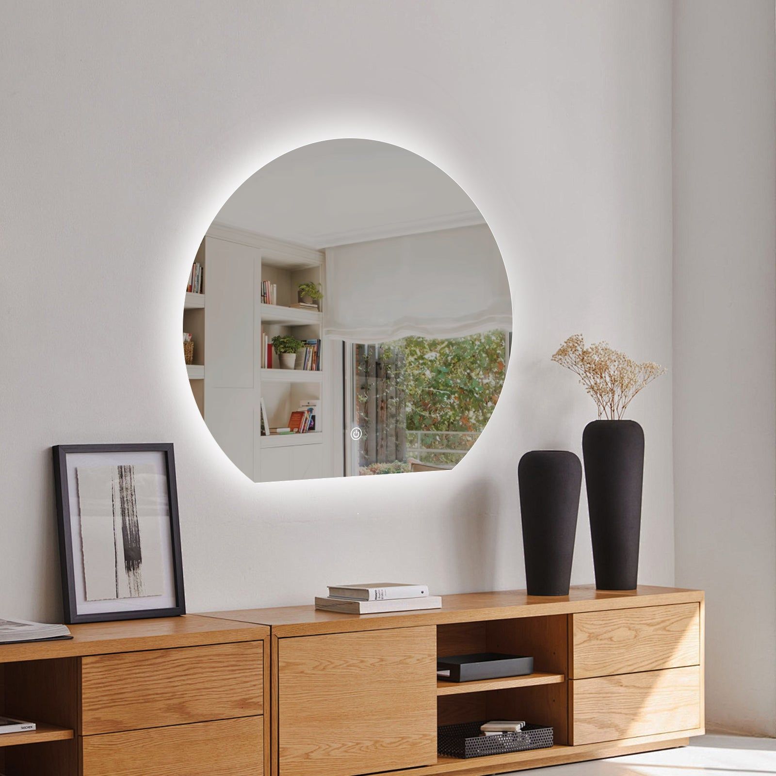 Miroir LED Design coupé 63x70 cm : Miroir mural moderne rond éclairé par LED, 63x70cm