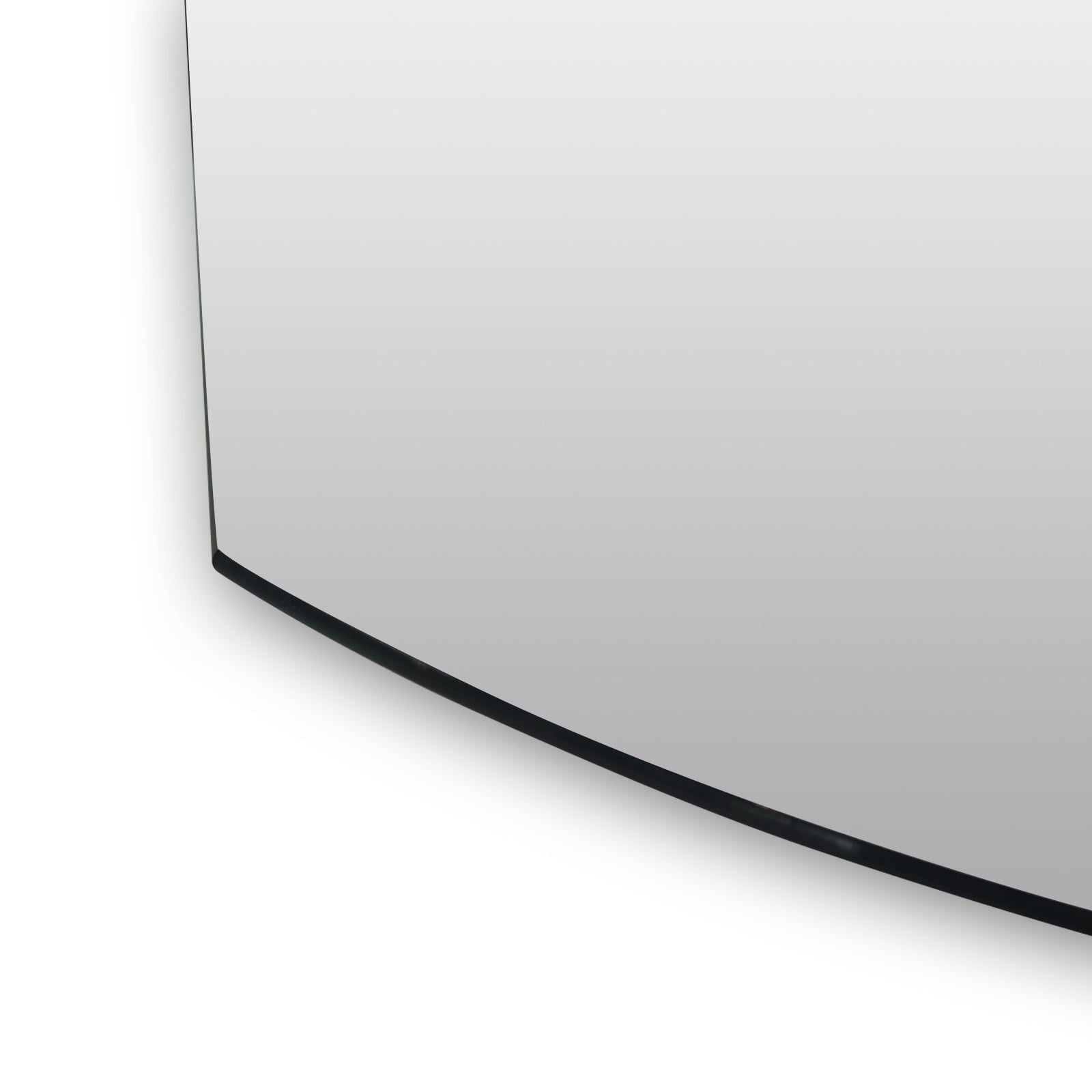 Miroir LED Design coupé 63x70 cm : Miroir LED biseauté moderne avec un cadre foncé.