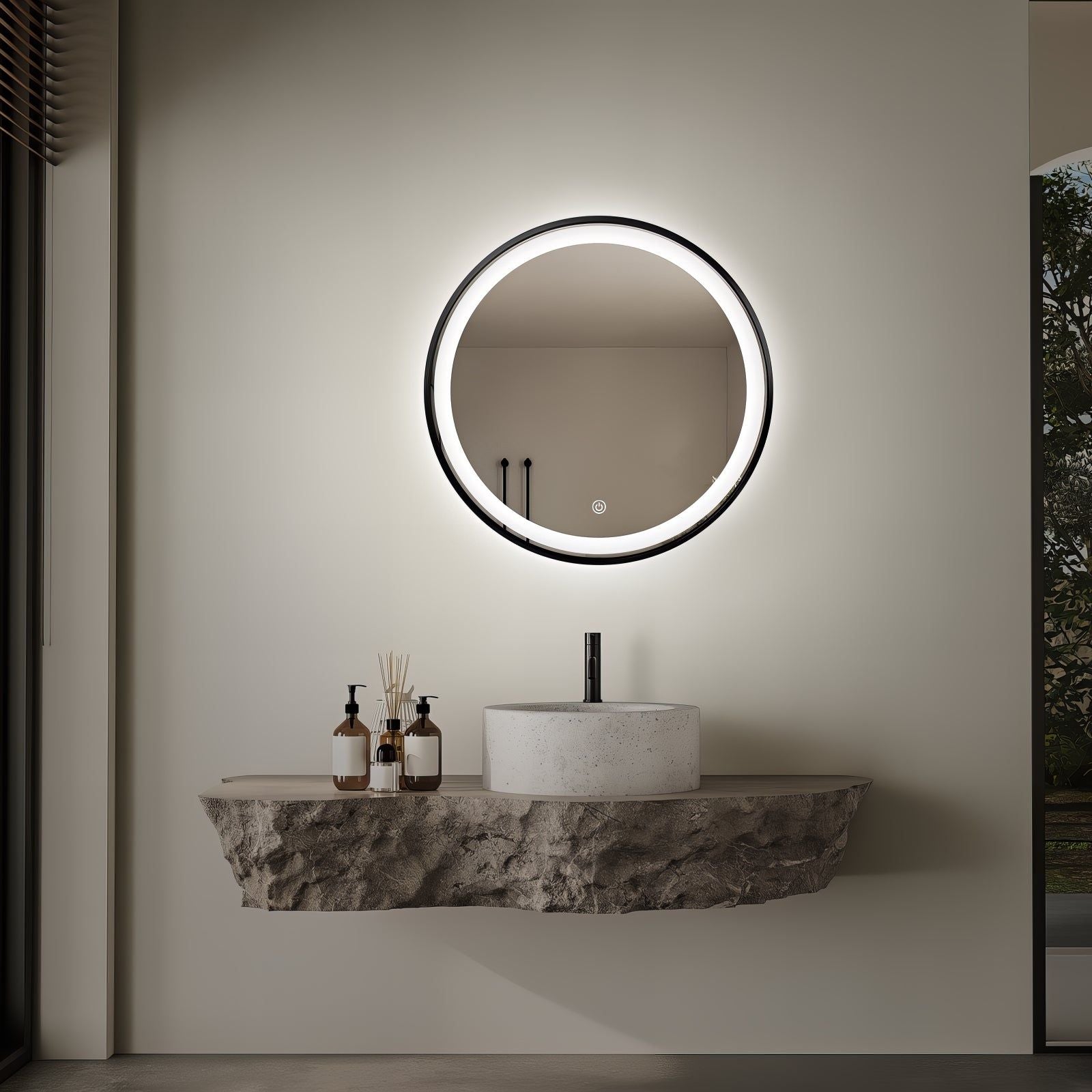 Miroir rond LED Ø60 cm avec cadre alu noir : Miroir de salle de bain rond avec éclairage LED et cadre en aluminium noir.