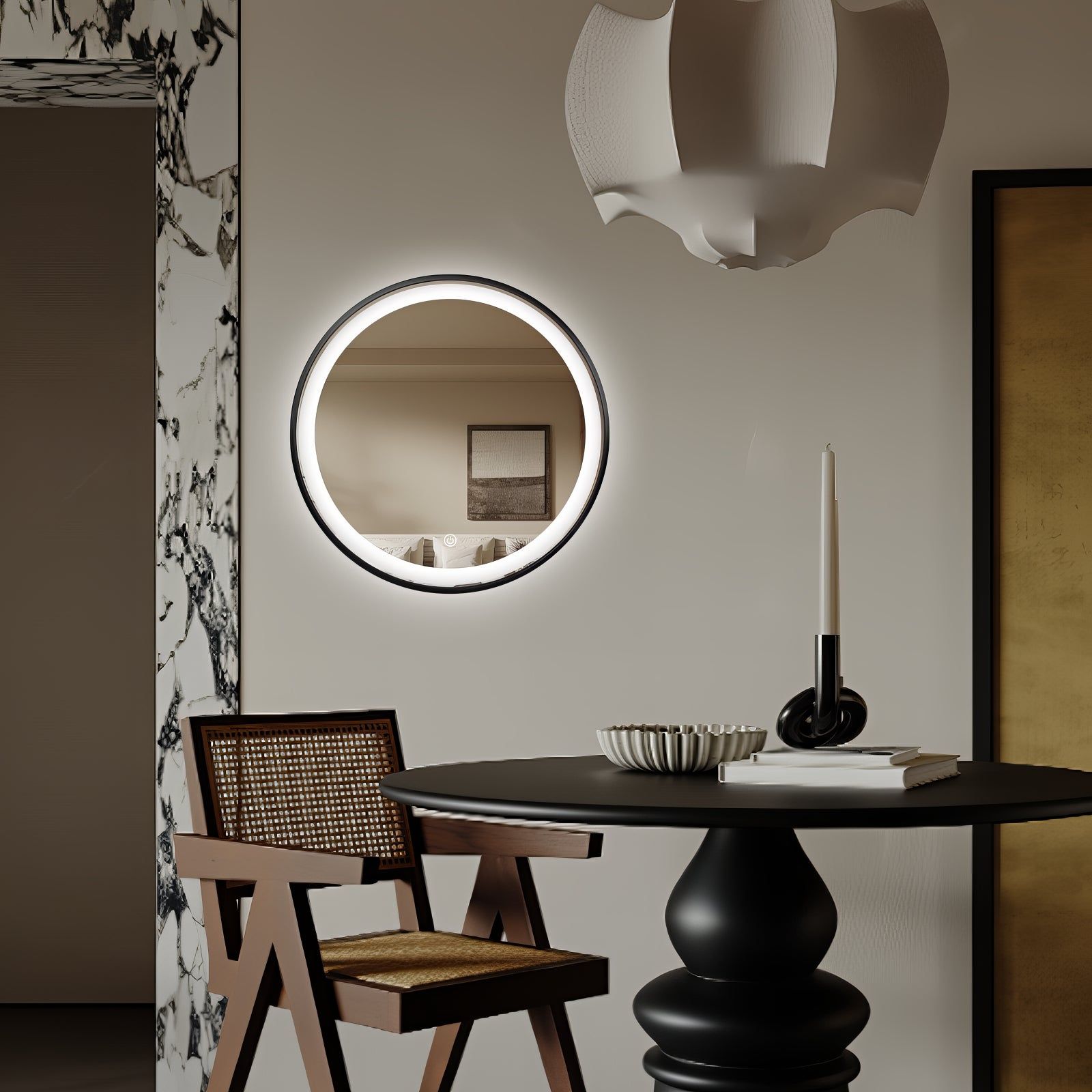 Miroir rond LED Ø60 cm avec cadre alu noir : Miroir rond éclairé LED de 60 cm avec un élégant cadre en aluminium noir, parfait pour les salles de bains ou les dressings.