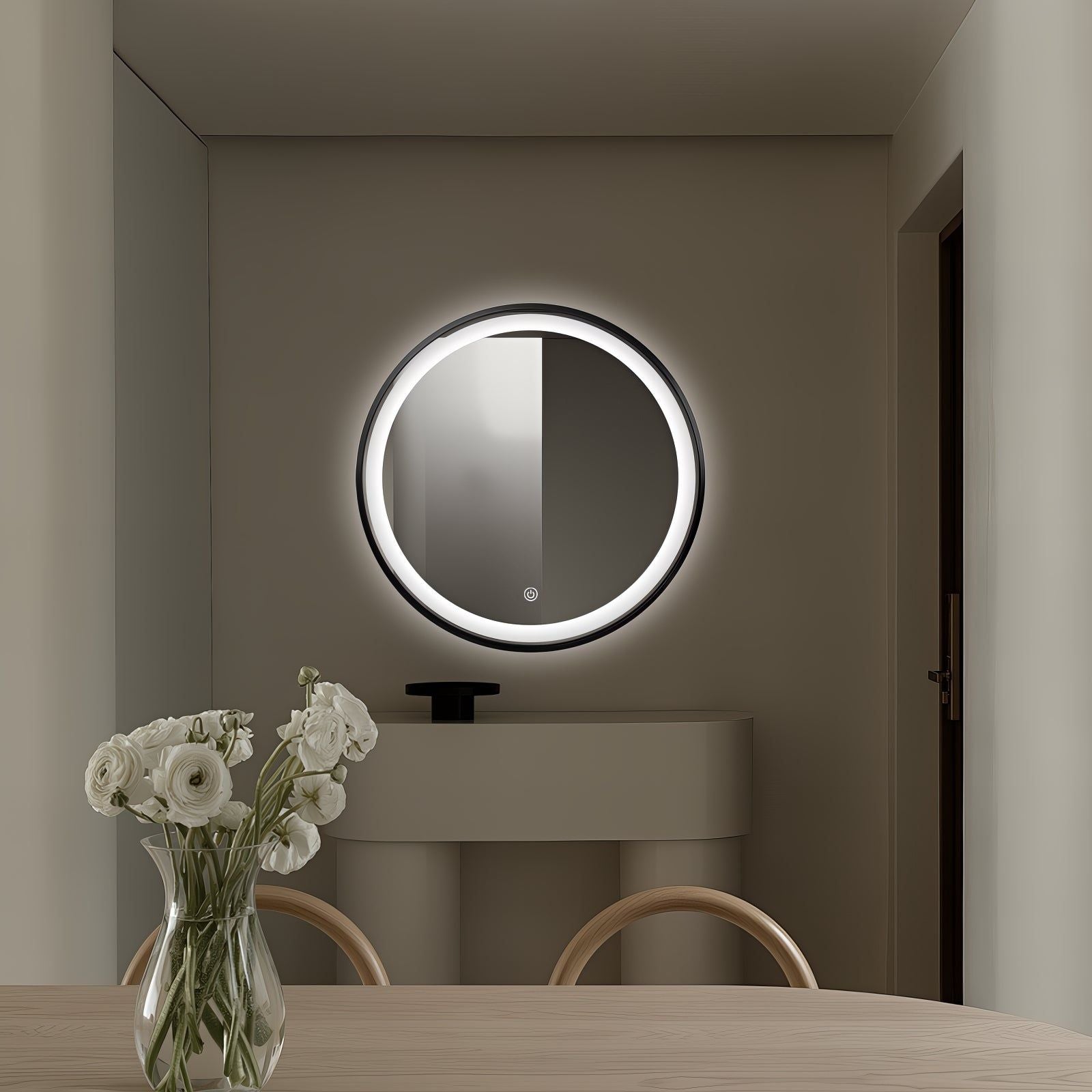 Miroir rond LED Ø70 cm : Miroir de salle de bain rond LED de 70 cm avec cadre élégant en aluminium noir. Miroir lumineux pour salles de bain modernes.