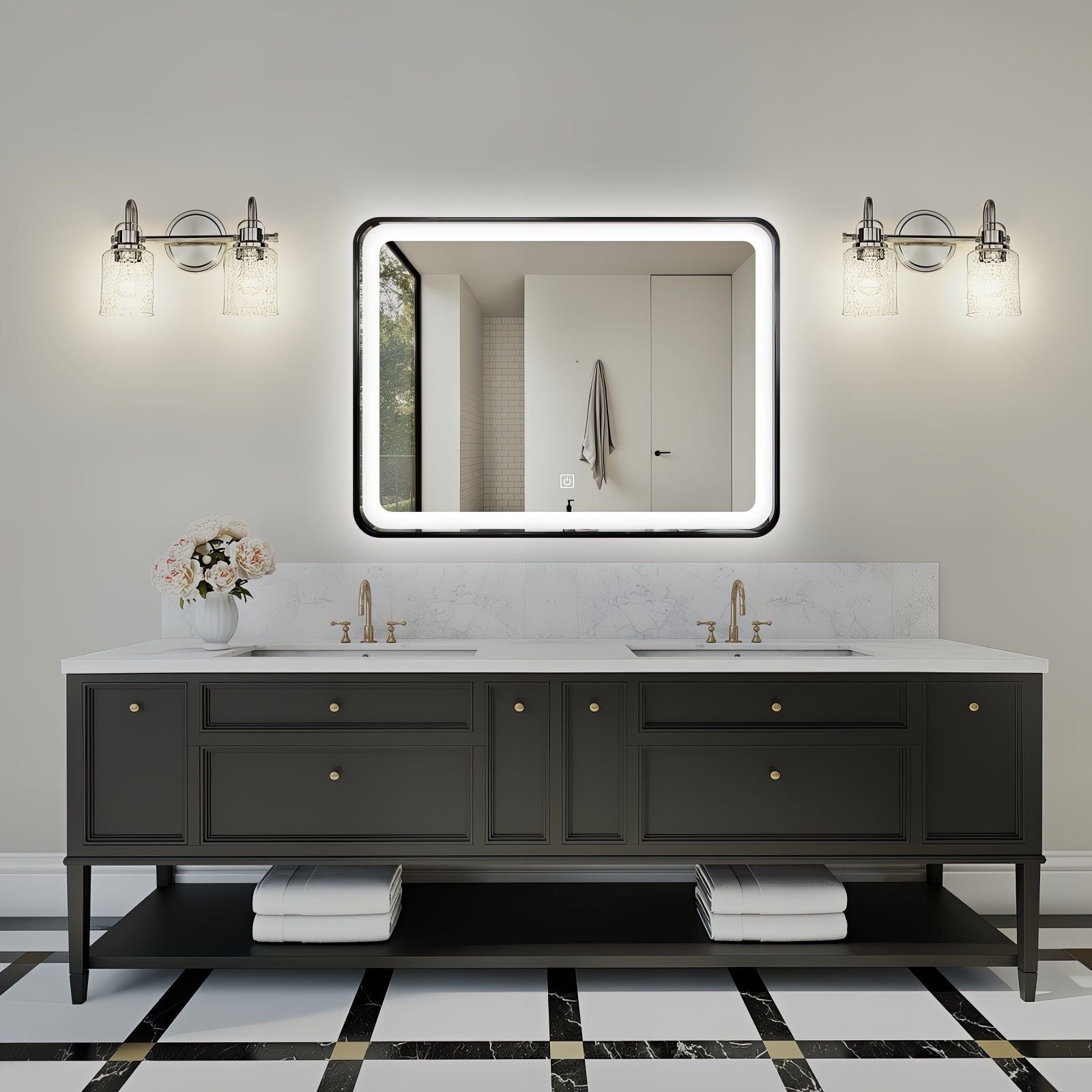 Miroir LED 60x80 cm : Meuble de salle de bain moderne avec un grand miroir éclairé par LED 60x80 cm, cadre en aluminium noir, double vasque et armoires sombres.