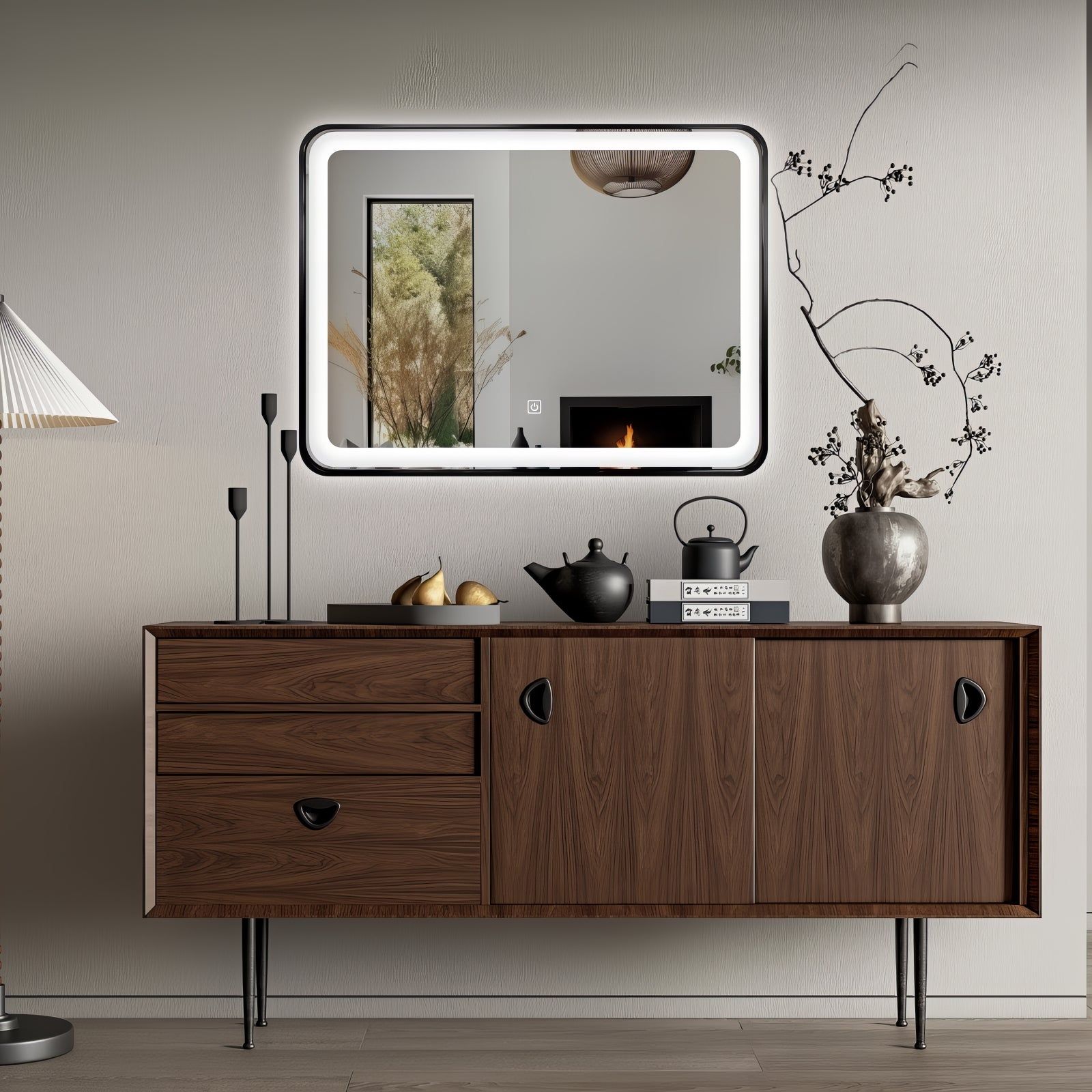 Miroir LED 60x80 cm avec cadre alu noir : Miroir de salle de bain LED moderne 60x80cm avec un cadre en aluminium noir, éclairé pour une visibilité optimale.