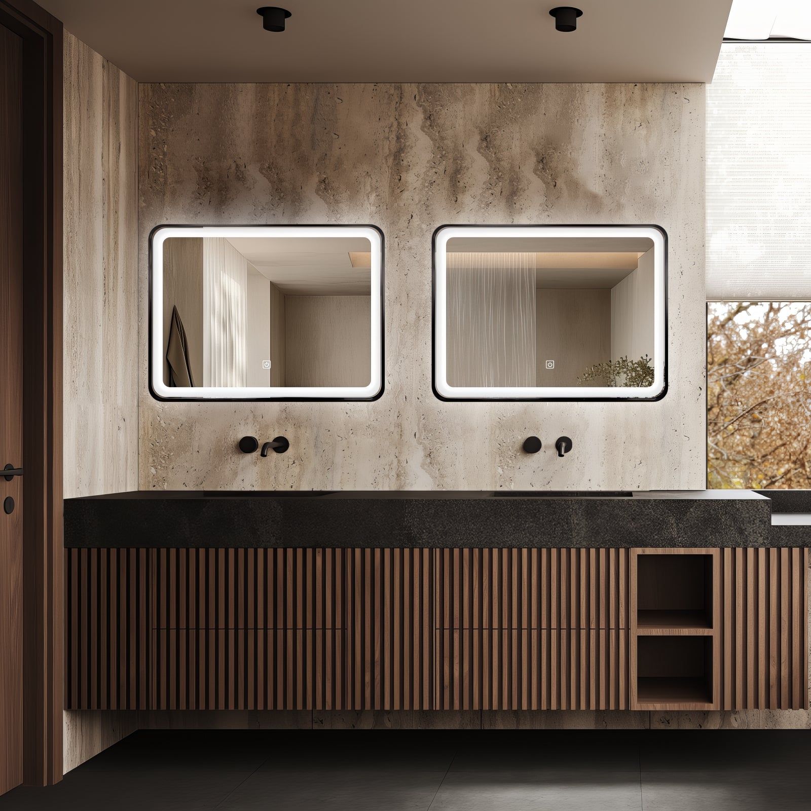 Miroir LED 60x80 cm avec cadre alu noir : Miroirs de salle de bain double LED avec cadres en aluminium noir, éclairés, montés au-dessus d'une vanité moderne en bois.