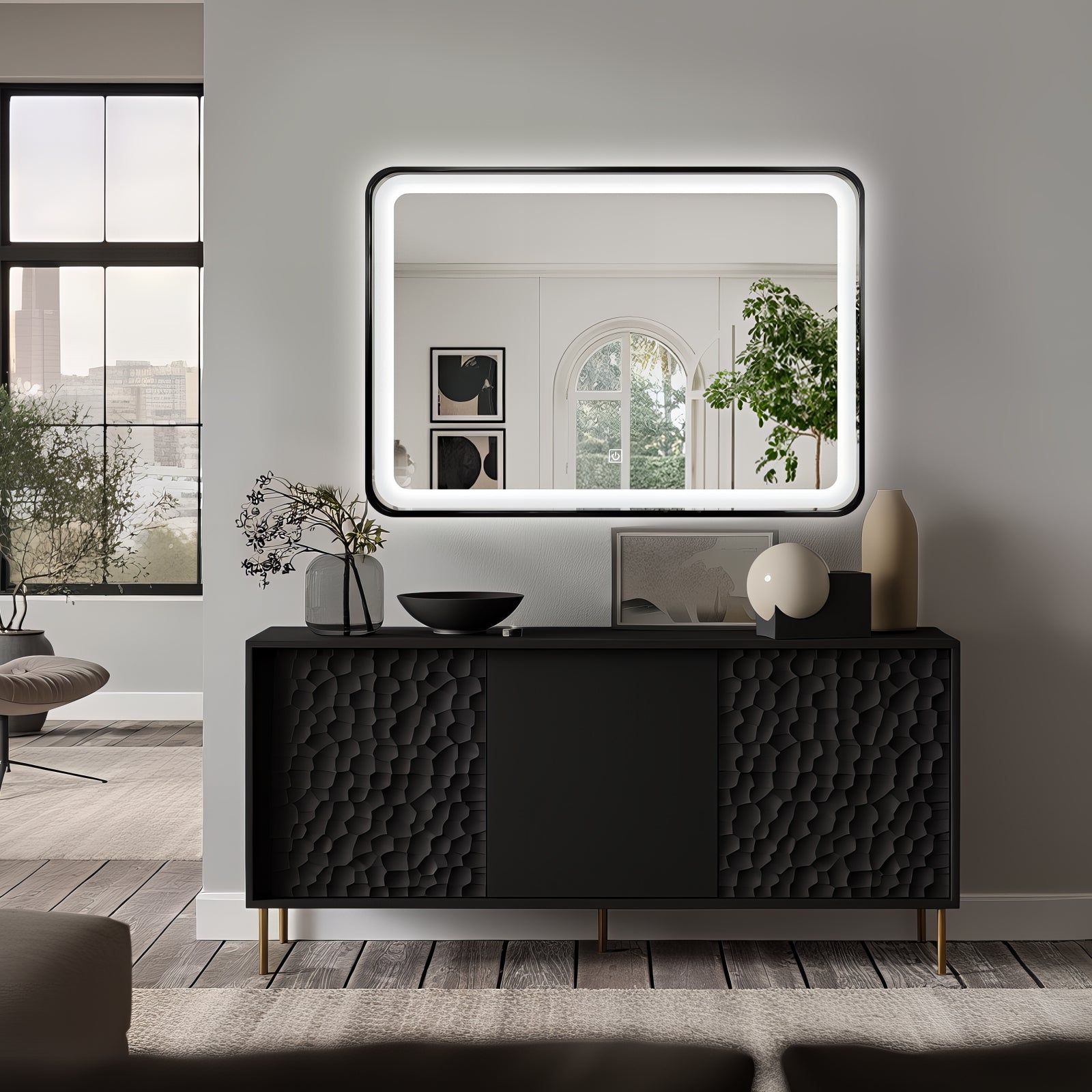 Miroir LED 70x100 cm avec cadre alu noir : Miroir de salle de bain LED moderne 70x100 cm avec un cadre en aluminium noir élégant et une bordure éclairée.