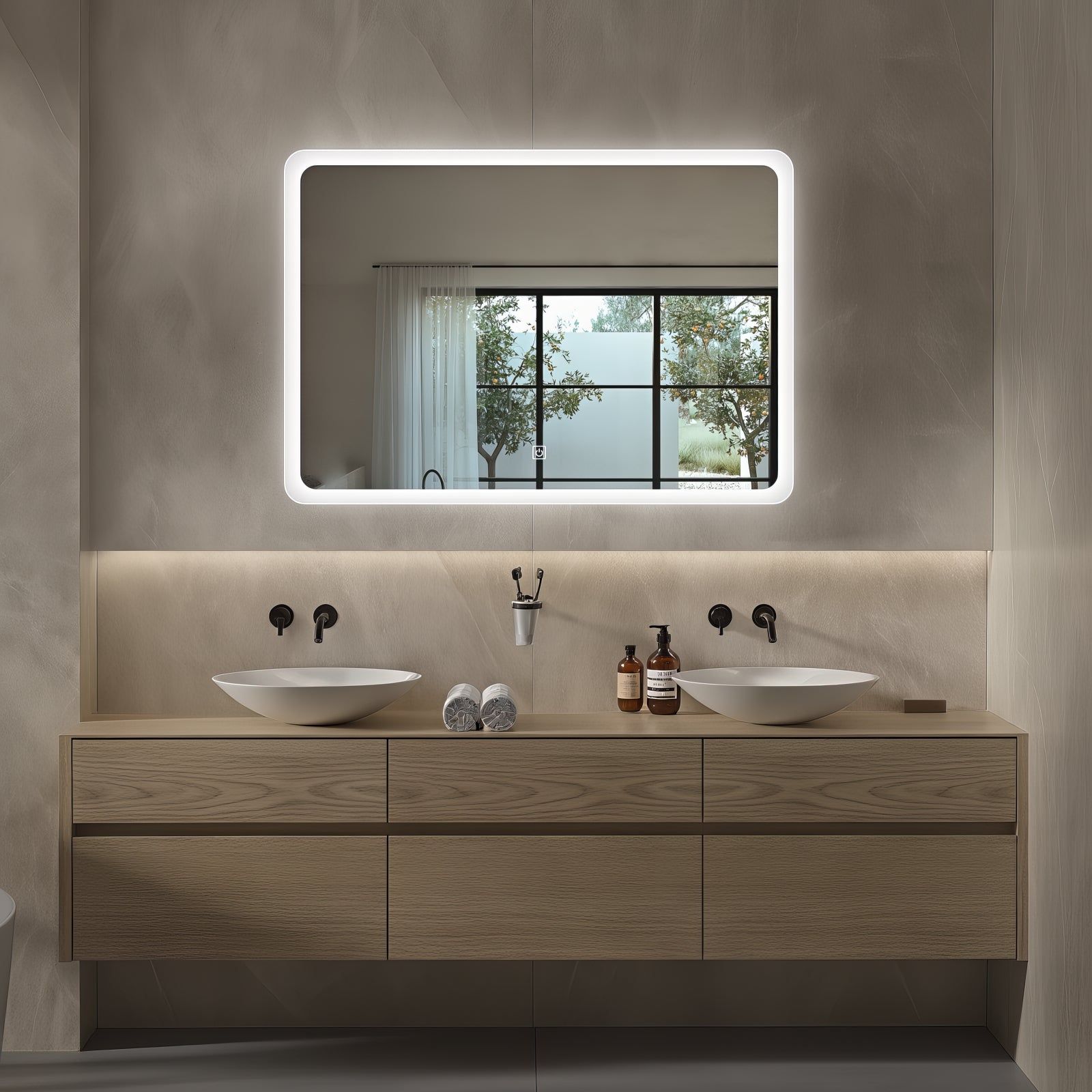 Miroir LED rectangulaire 80x60 cm : Miroir de salle de bain lumineux moderne, 80x60cm, de forme rectangulaire avec cadre givré, parfait pour double vasque.