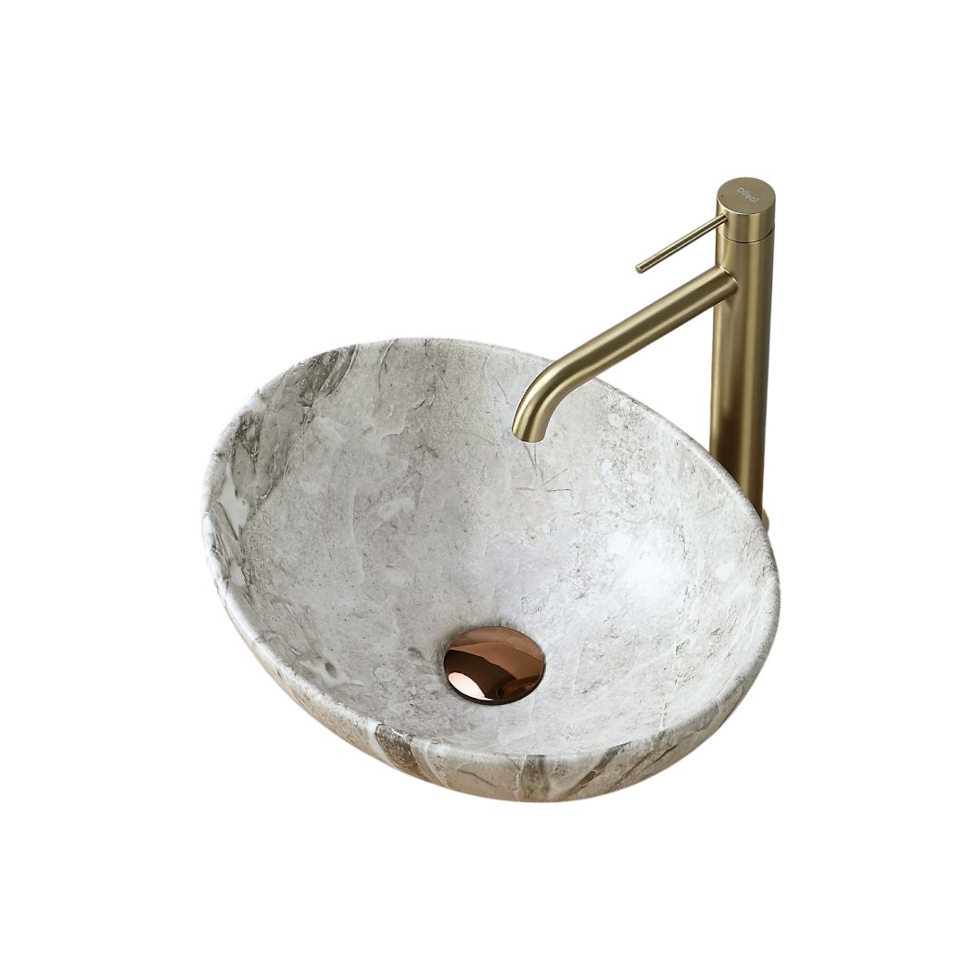Vasque ovale effet pierre naturel: Elegant oval stone-effect sink (41.5x33.5x14.5cm) with gold faucet.