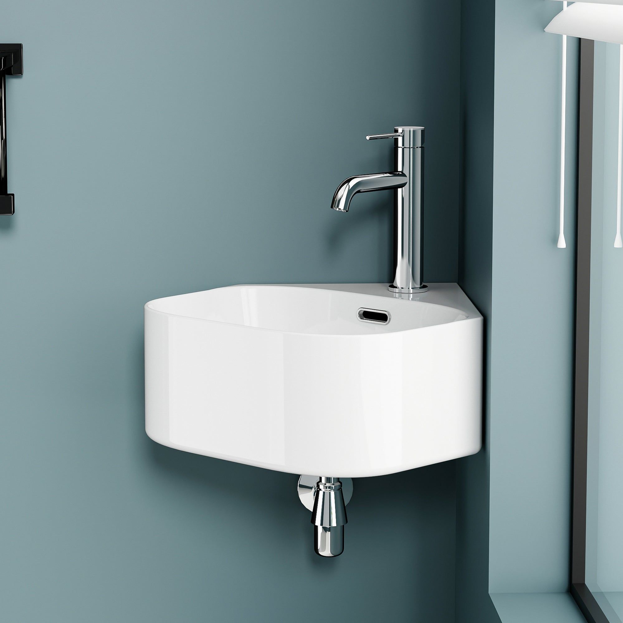 Vasque lave-mains triangulaire blanc pour coin, 43,5 cm de large, avec robinetterie chromée.