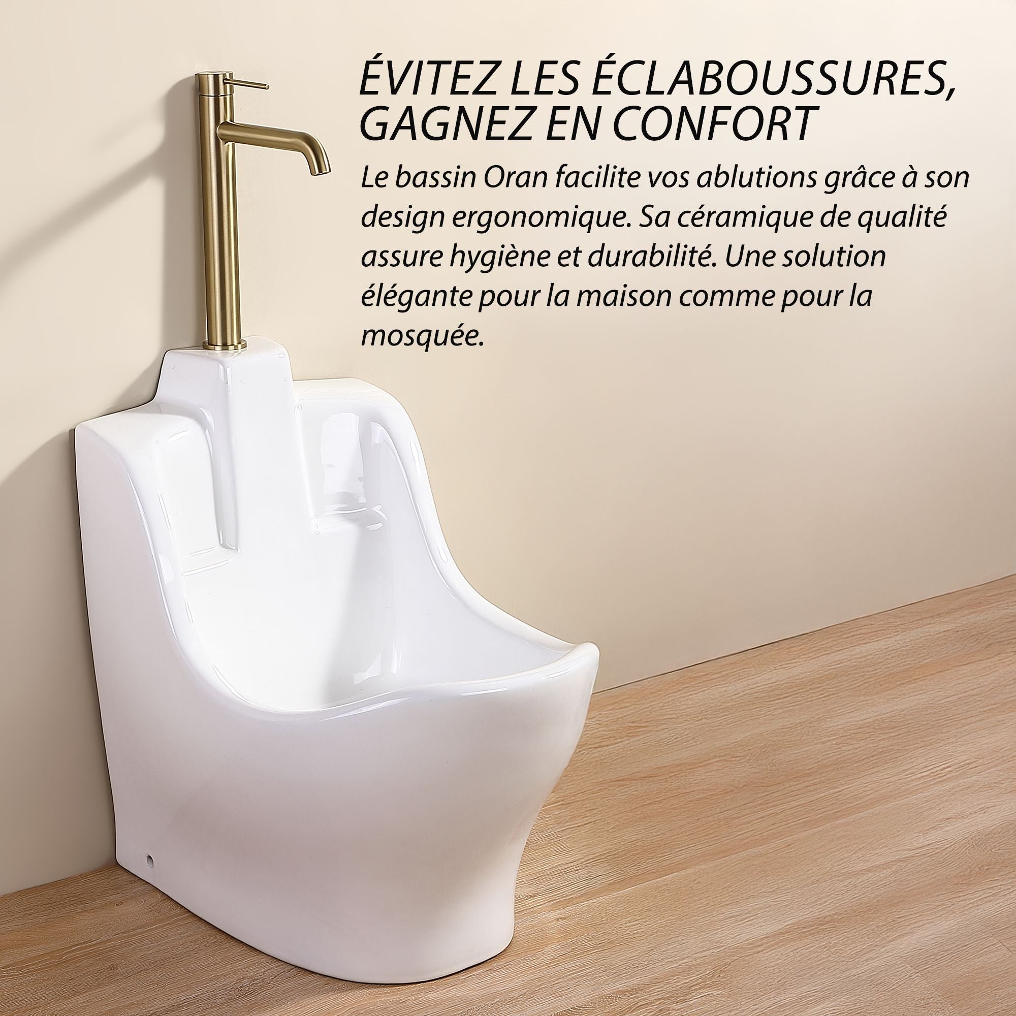 Bassin d'ablutions Oran : Lave-pieds Wudu ergonomique en céramique blanche avec robinet doré.