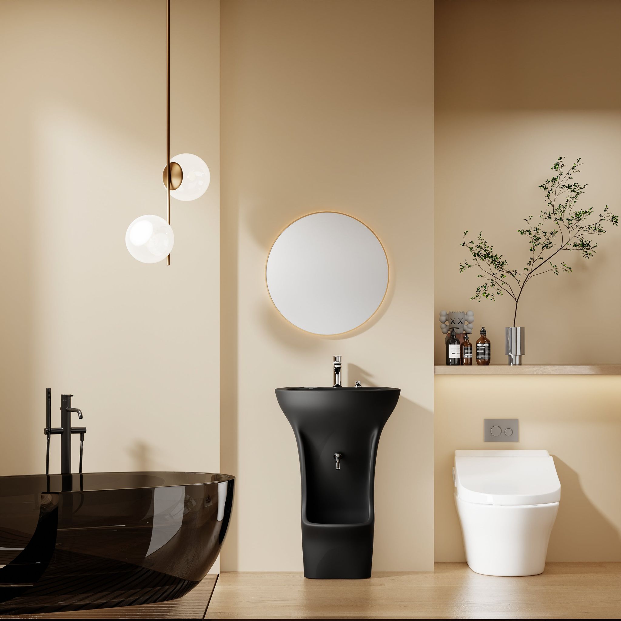 Lavabo d'ablutions Méca : Lavabo sur pied noir moderne et baignoire en verre foncé dans une salle de bain beige élégante avec parquet.