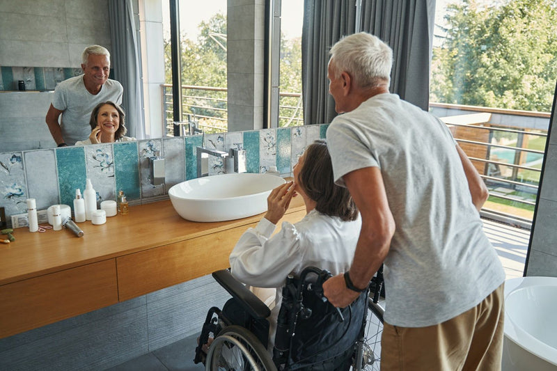 Salle de bain moderne et accessible, conçue pour les personnes en fauteuil roulant et les personnes handicapées