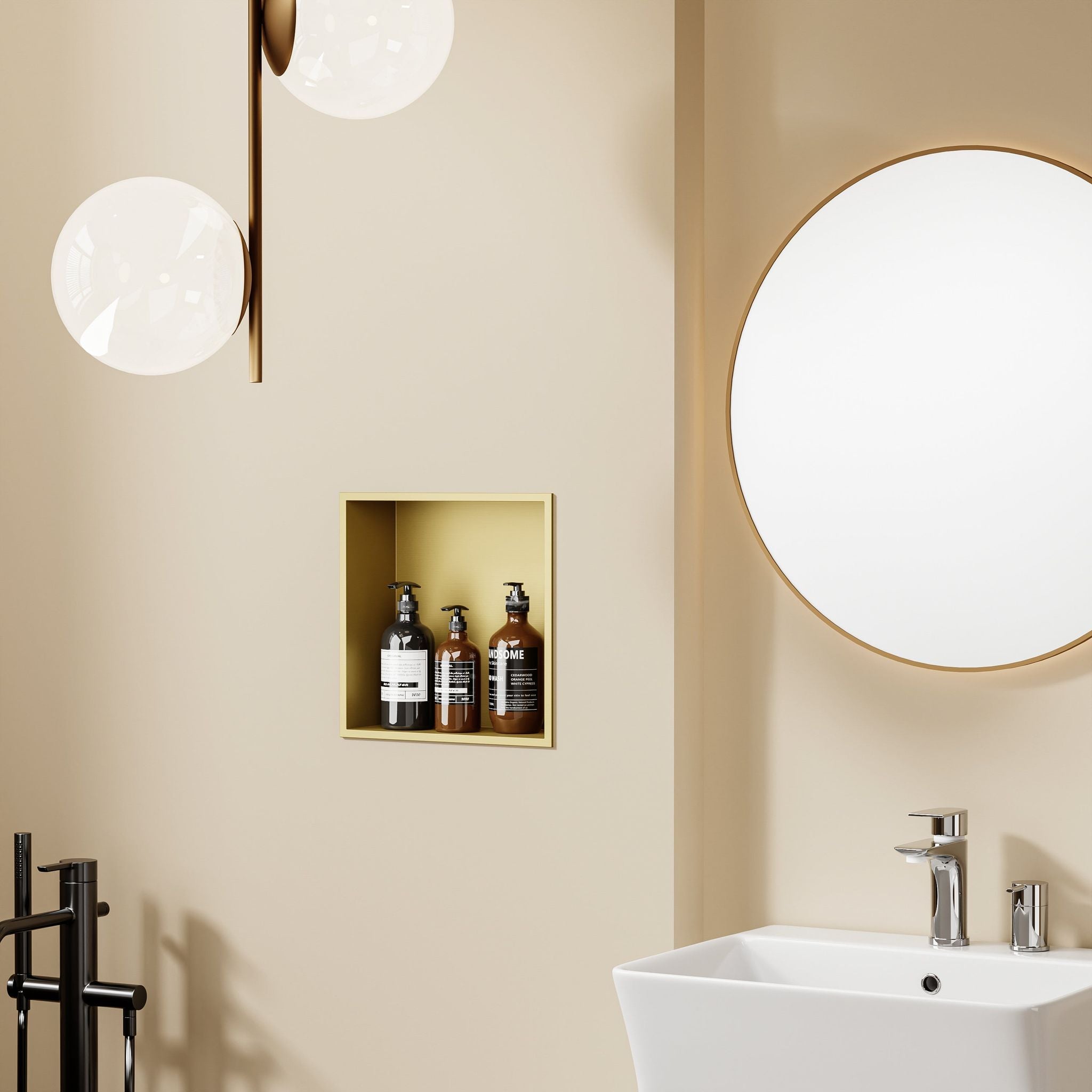 Niche de douche carrée dorée 30x30x12 cm avec flacons de savon